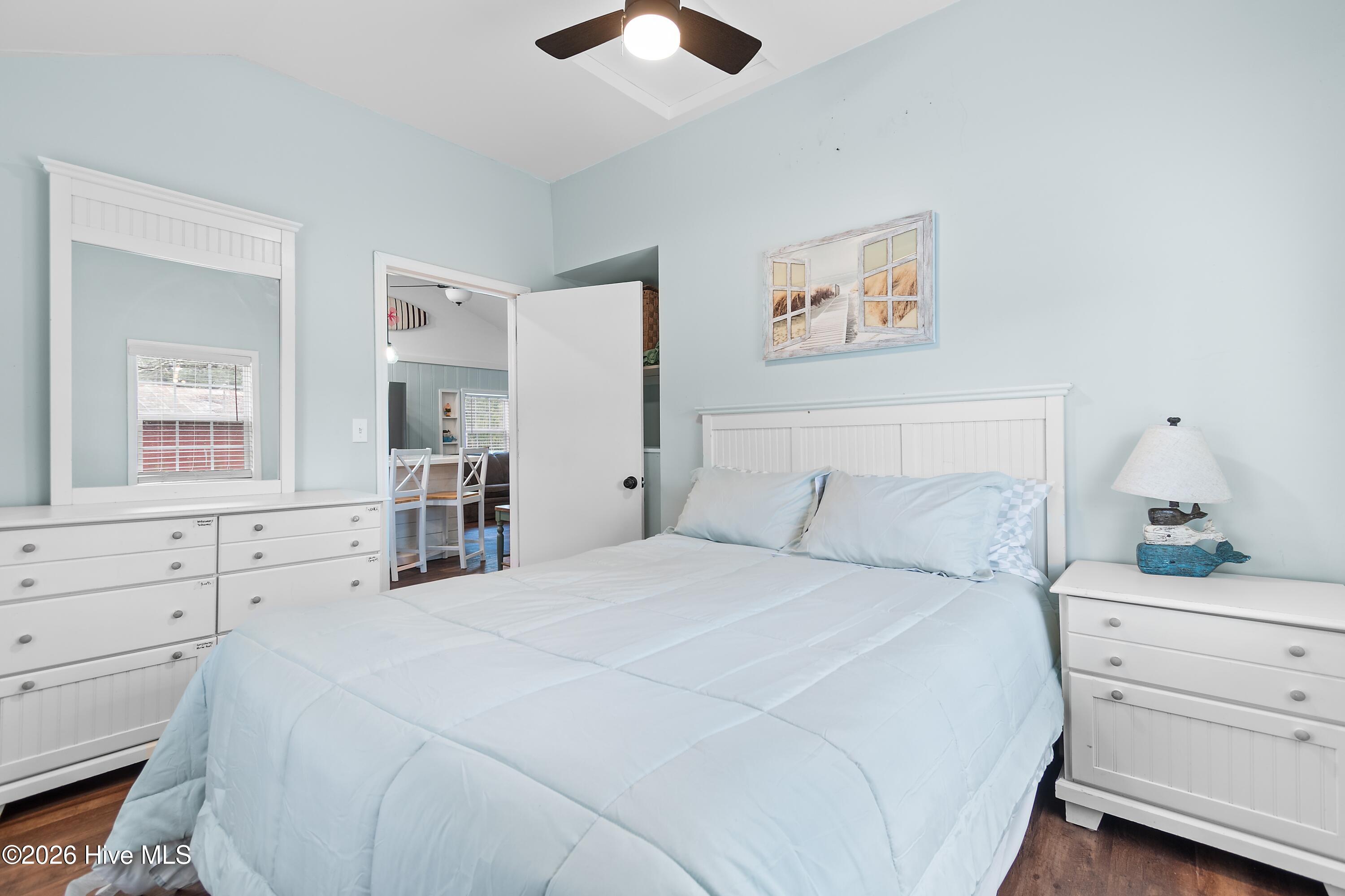 100553735 | Photo 16