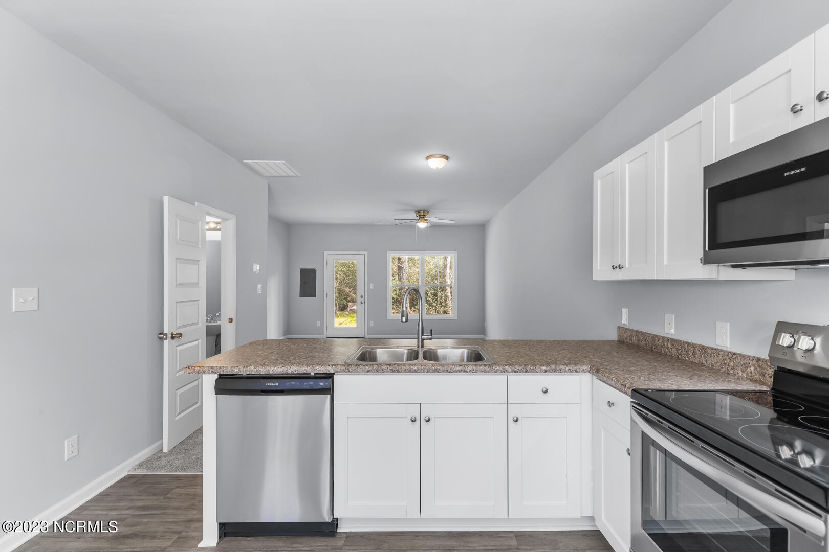 100555596 | Photo 11