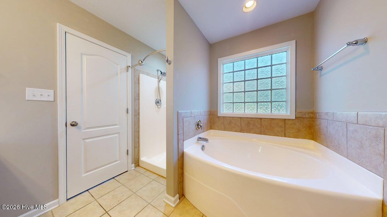 100569365 | Photo 18