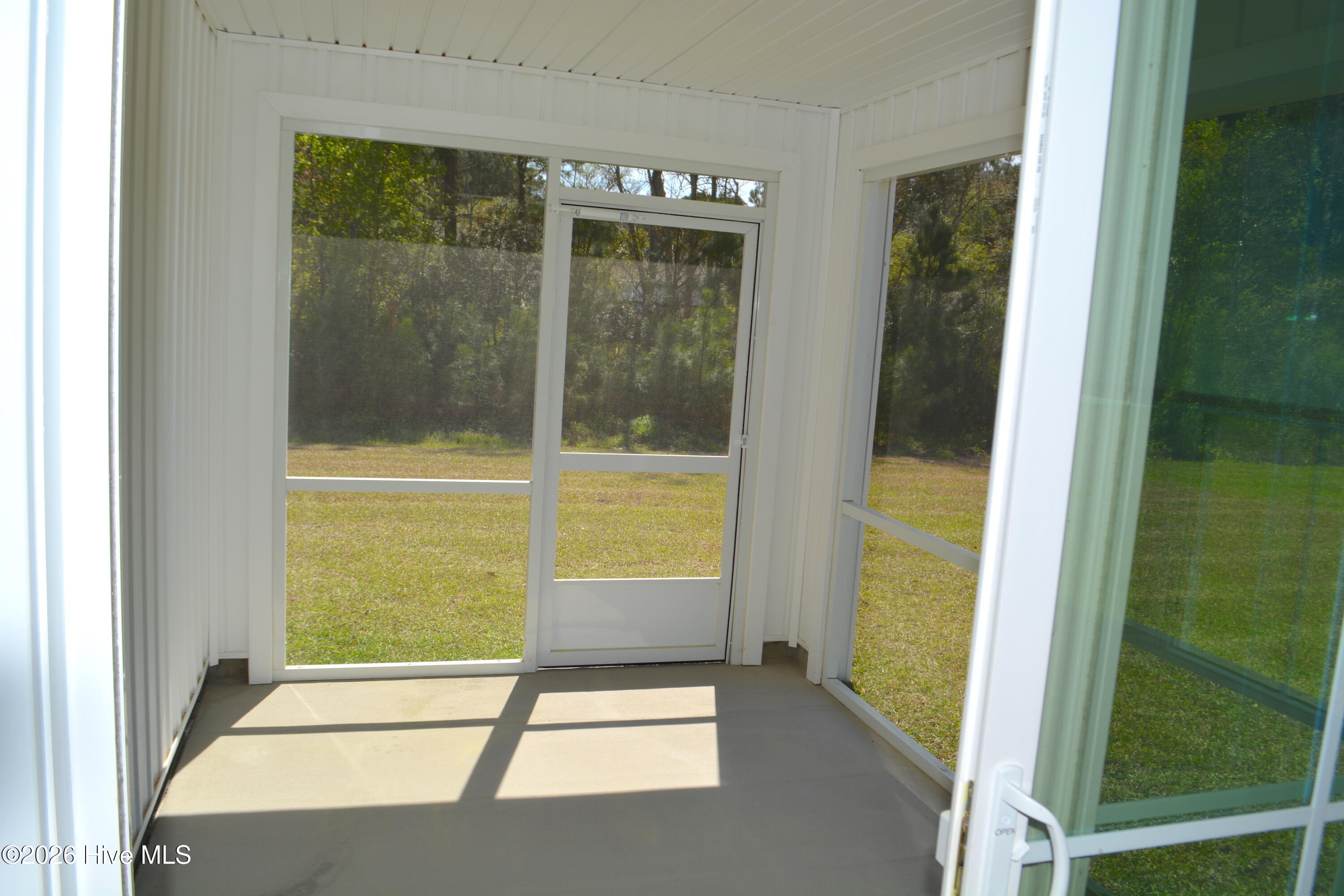 100564290 | Photo 14