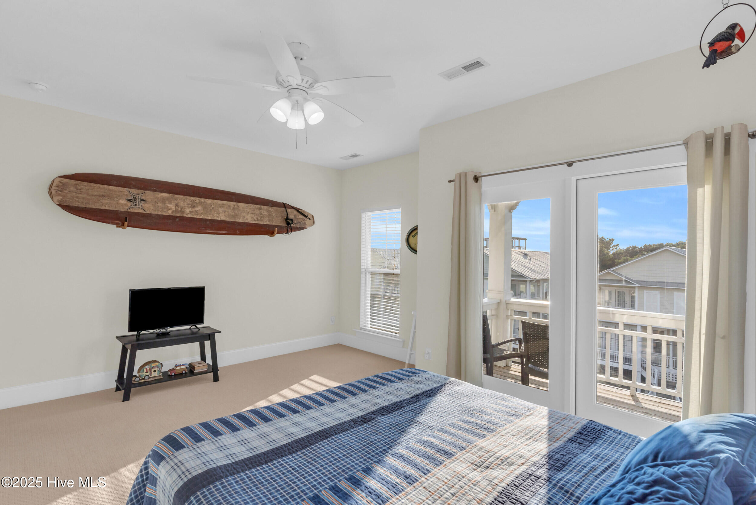 100530363 | Photo 16