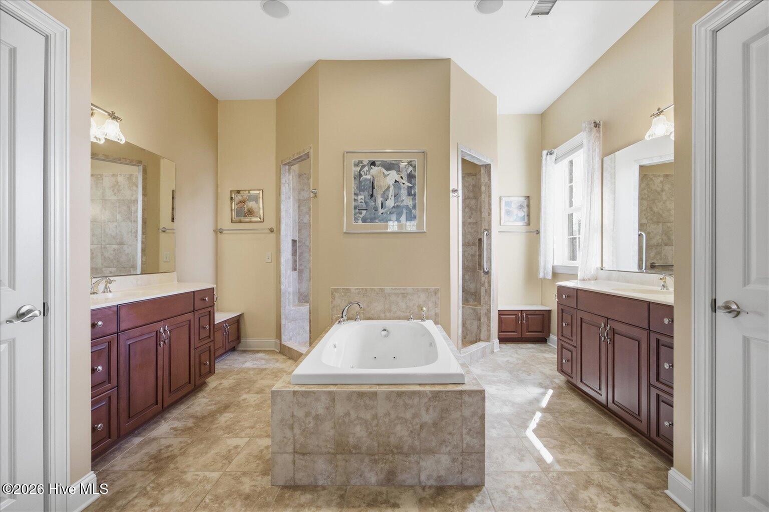 100557521 | Photo 32