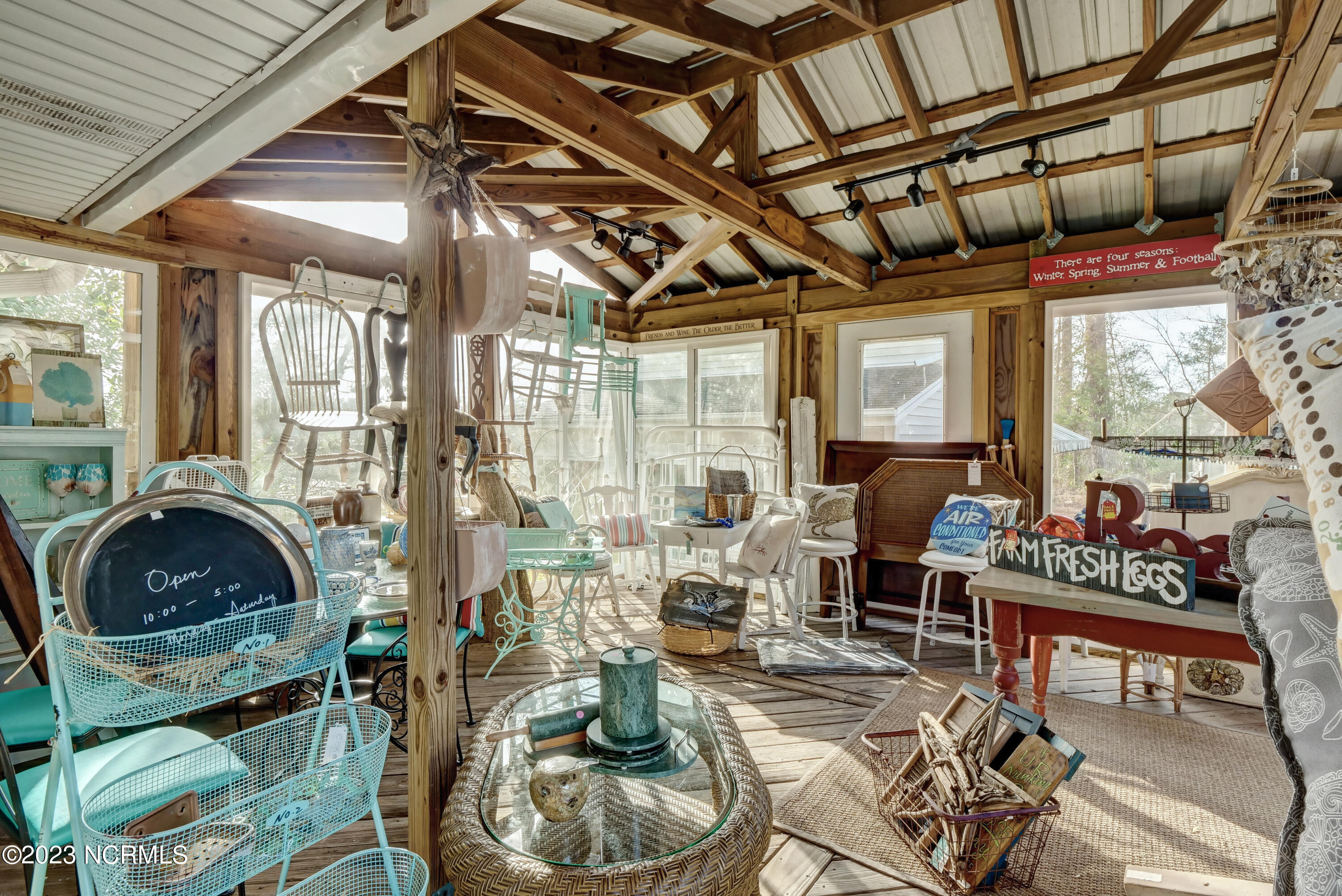 100516487 | Photo 25