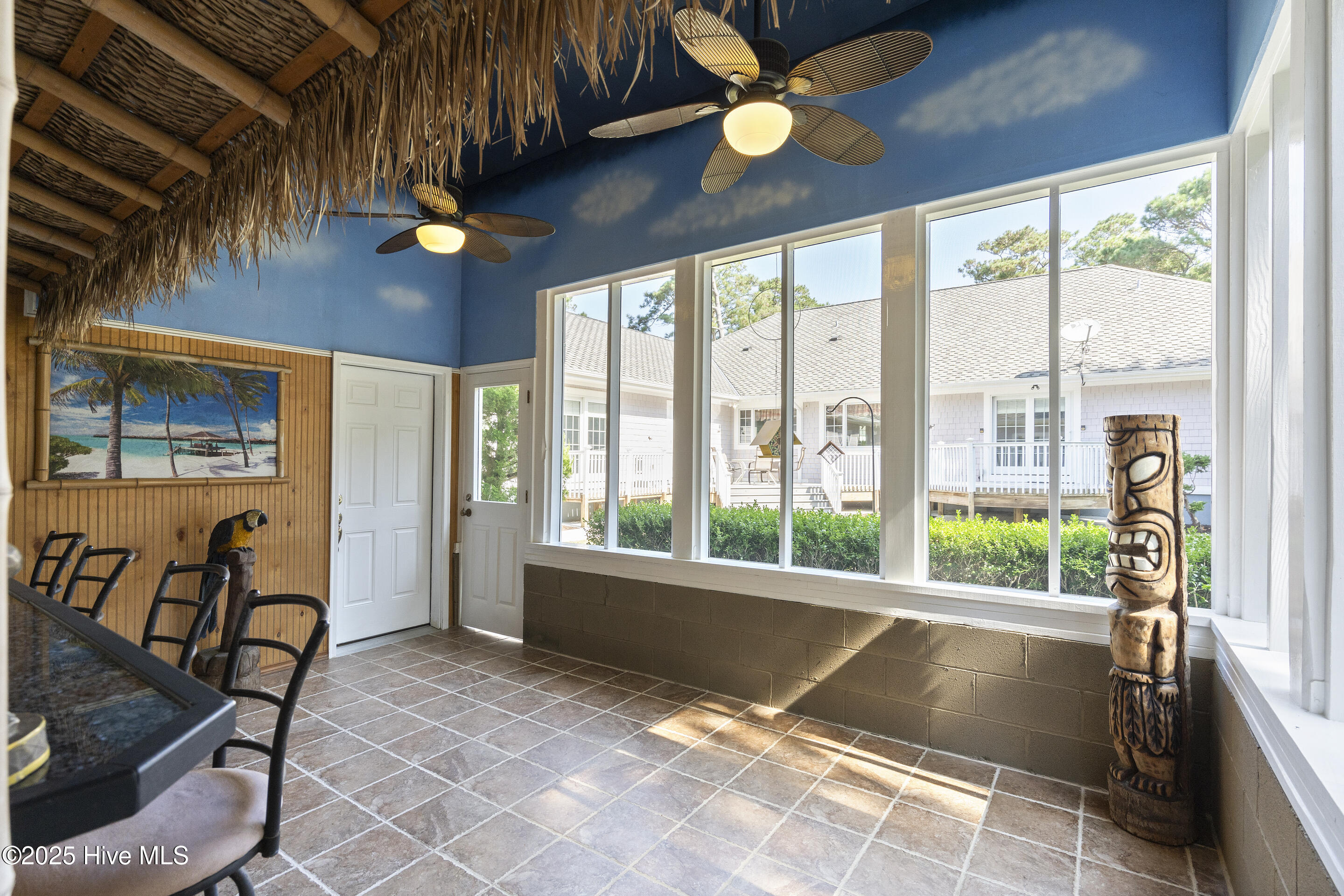 100503346 | Photo 63