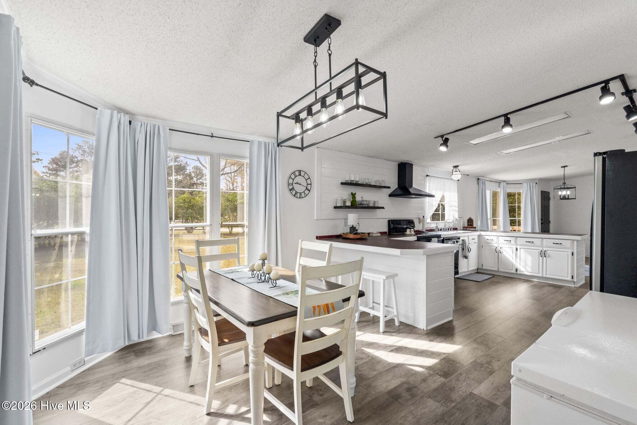 100562957 | Photo 19