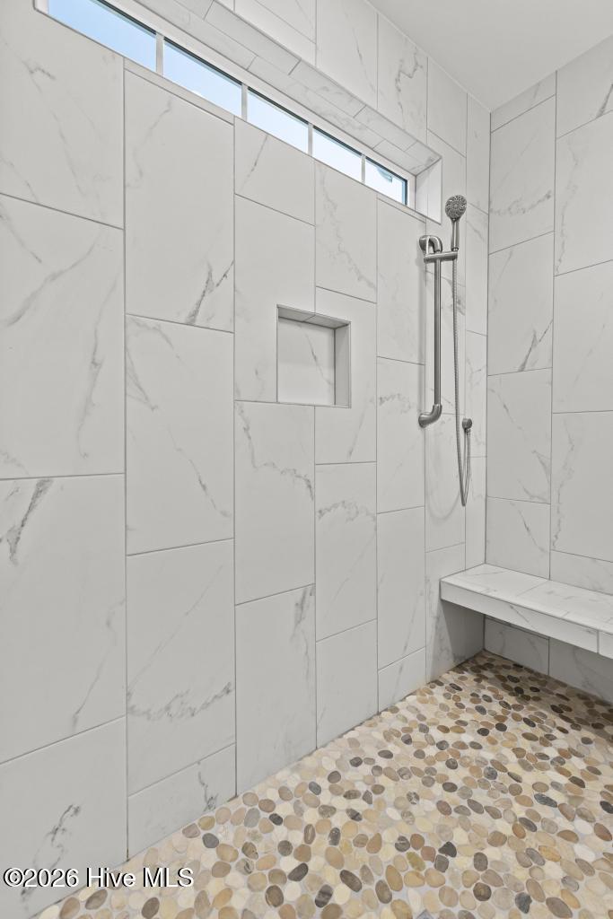 100569844 | Photo 39