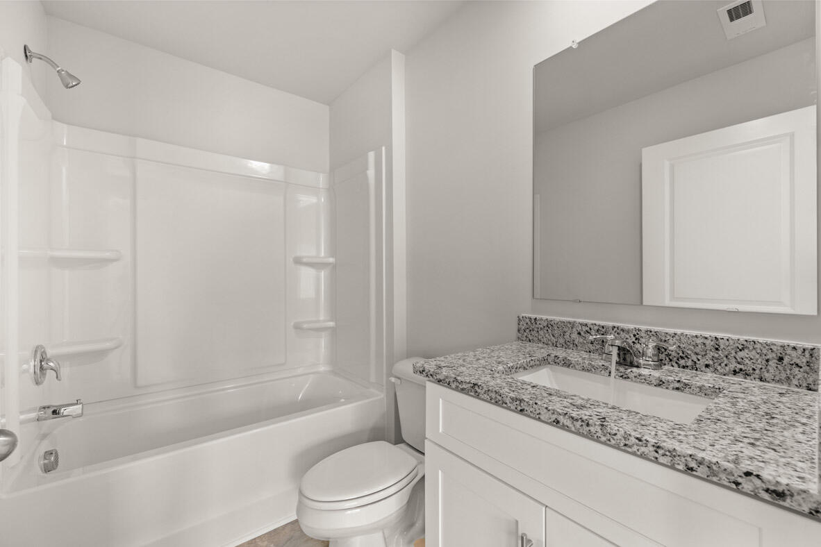 Bedroom 4 en-suite bathroom