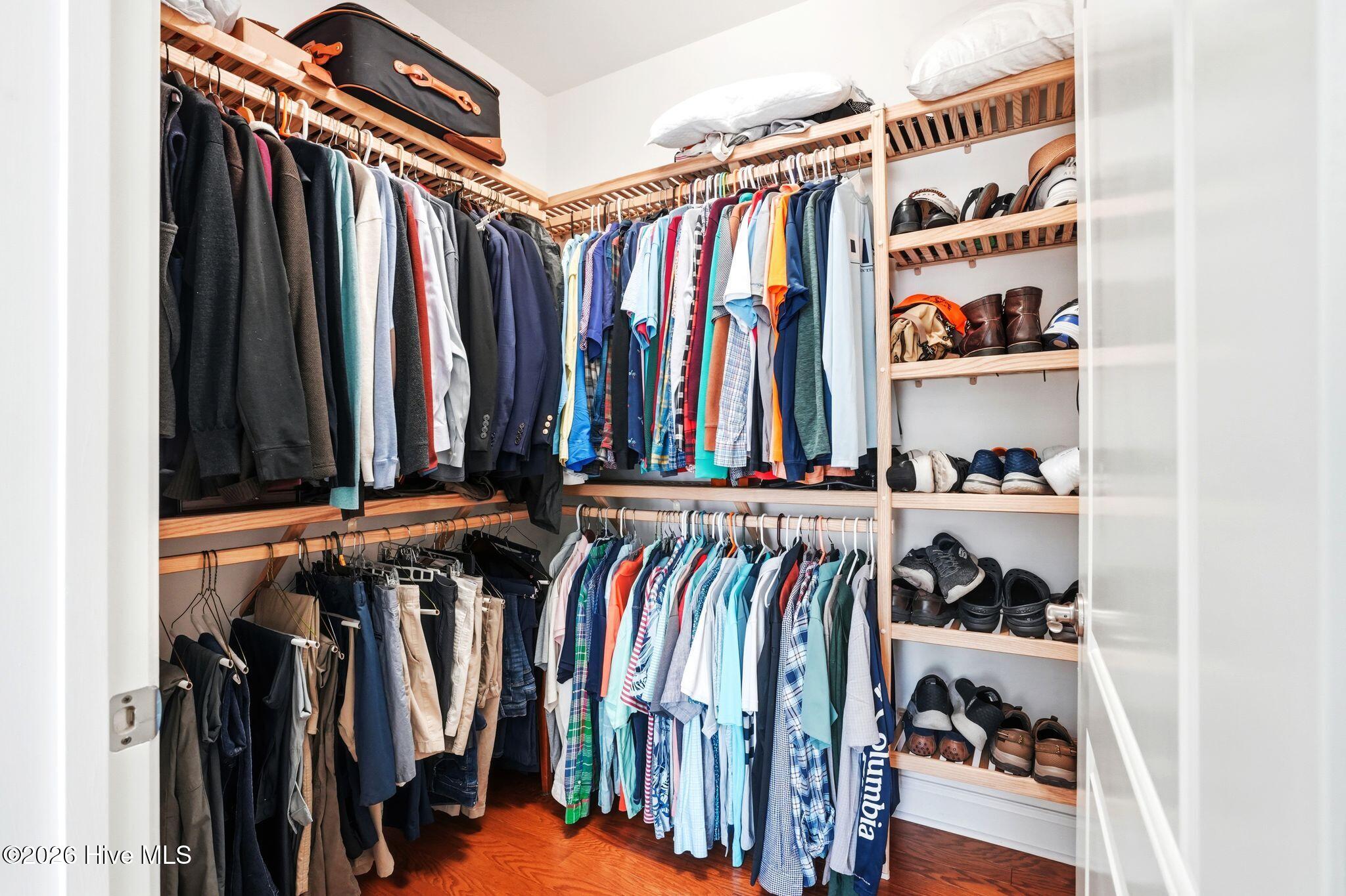 100565235 | Photo 37