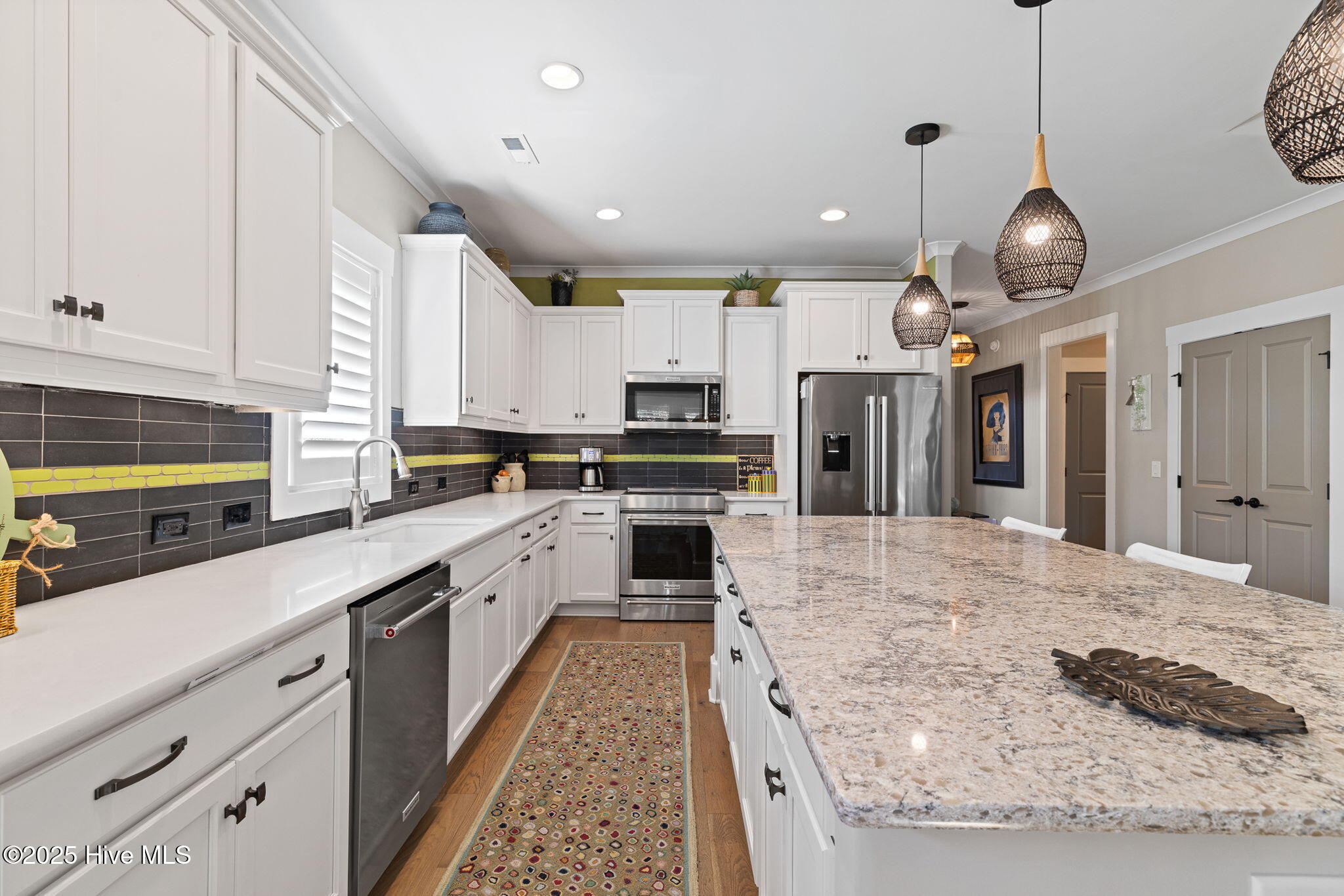 100540140 | Photo 17