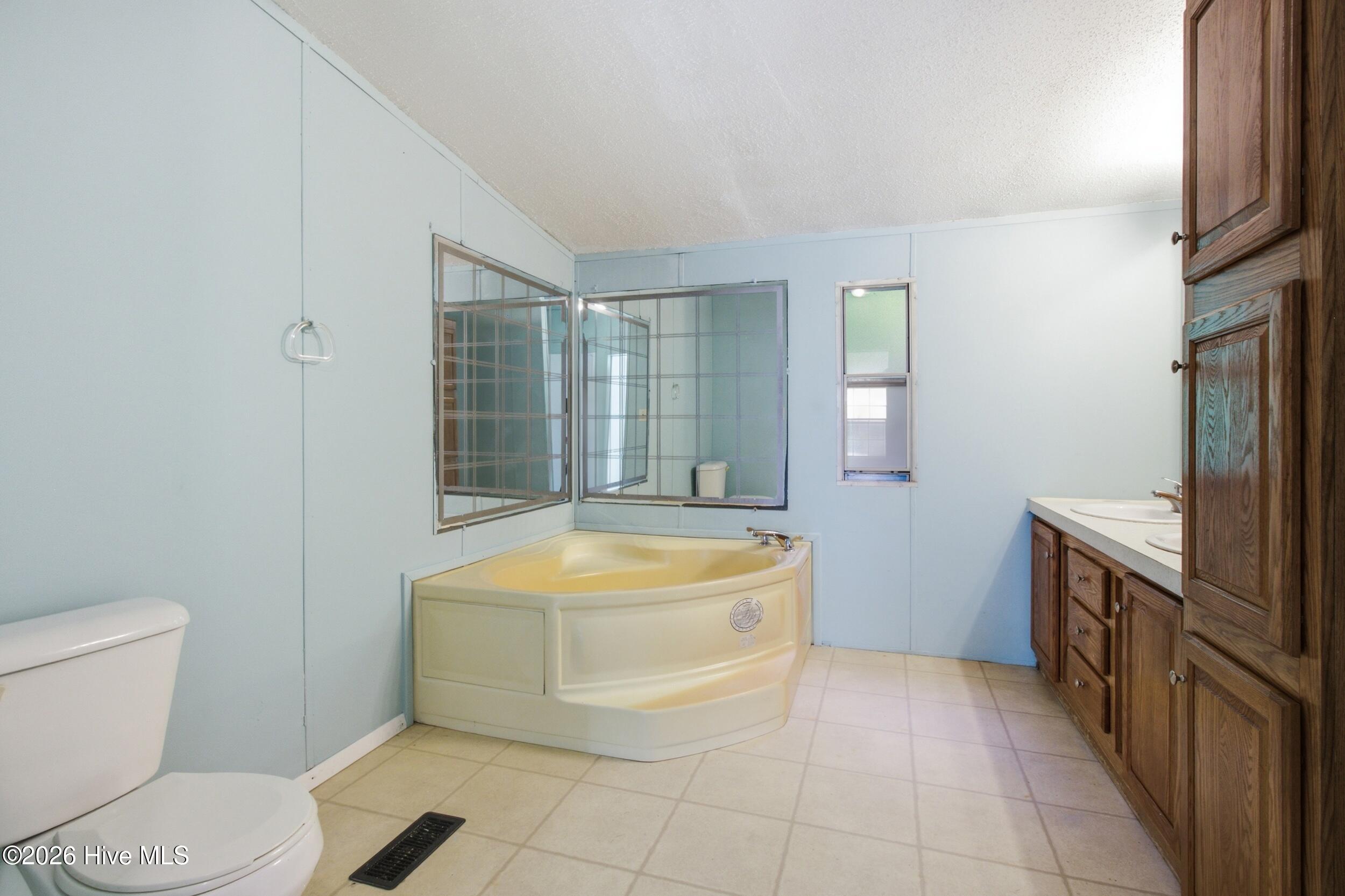 5520 County Line Road,New Bern