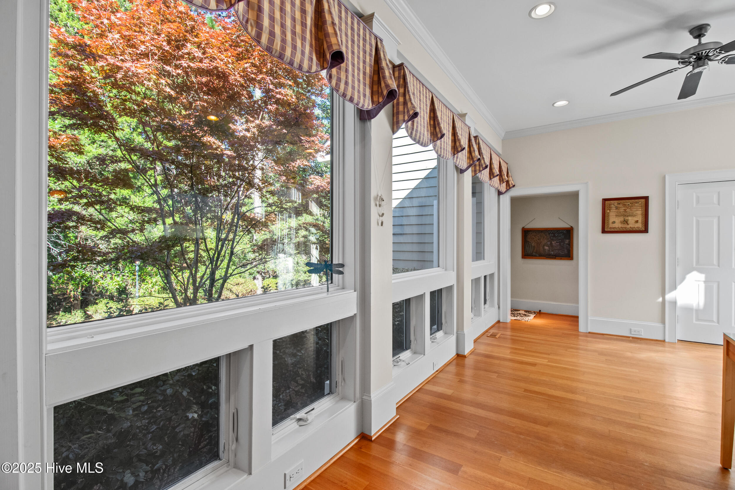 100540222 | Photo 43