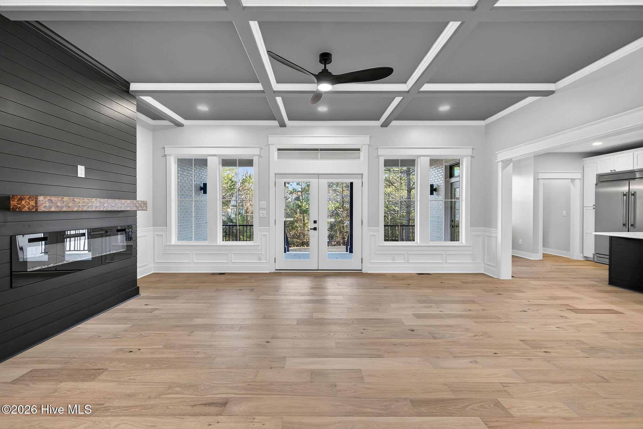 100548792 | Photo 23