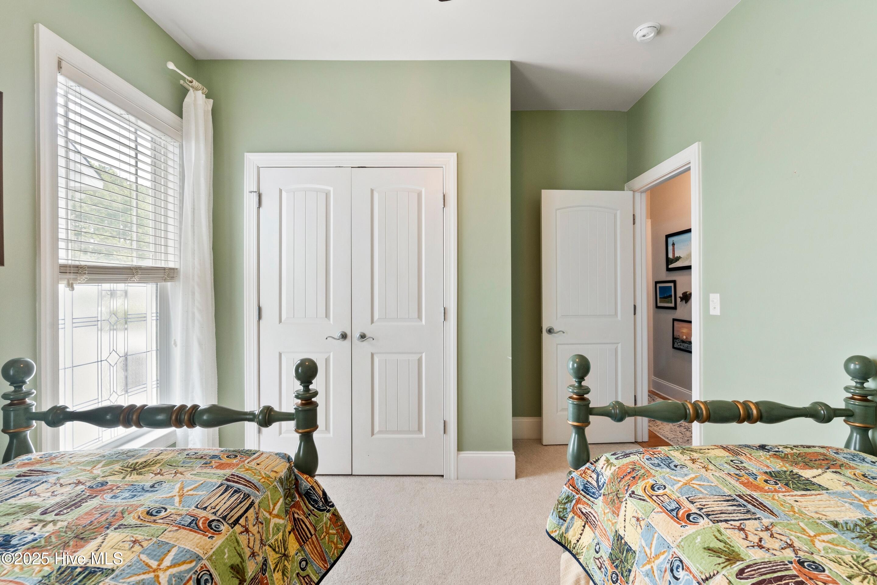 100525982 | Photo 44