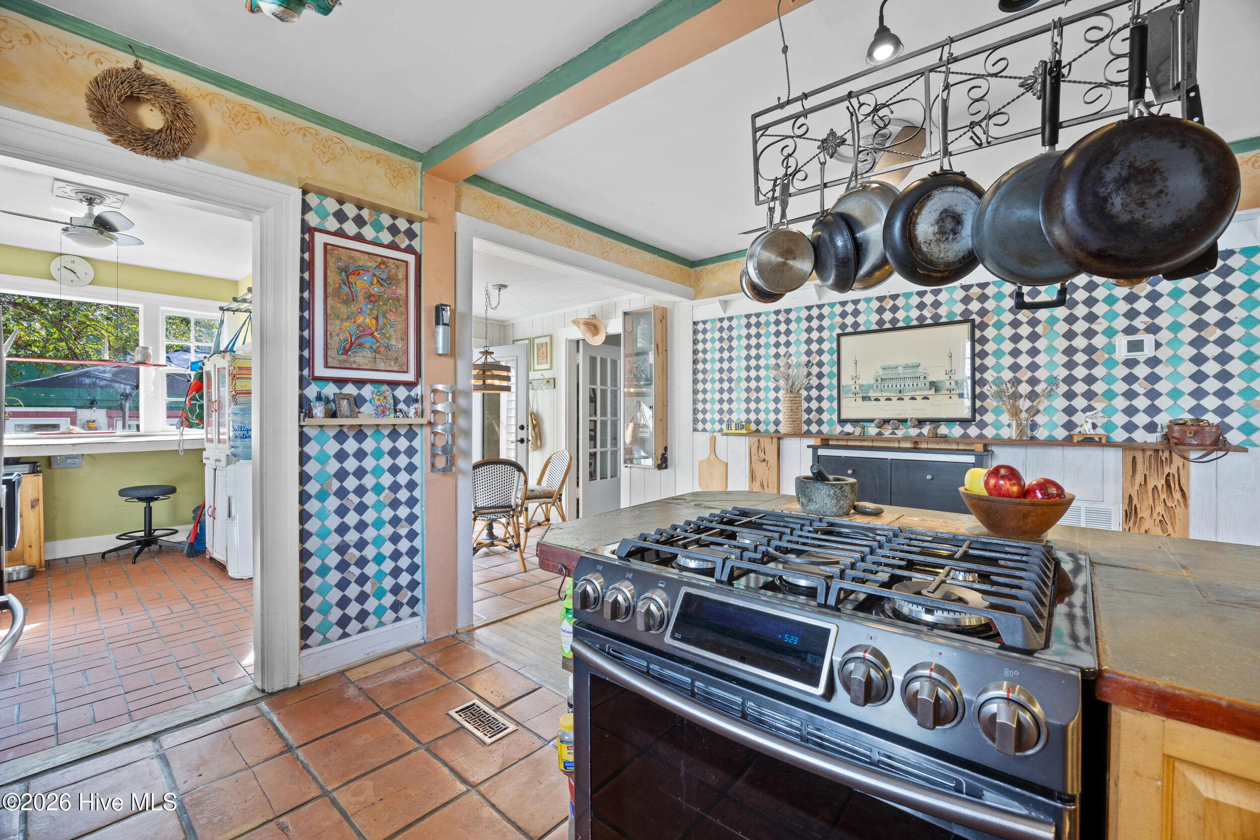 100559586 | Photo 12