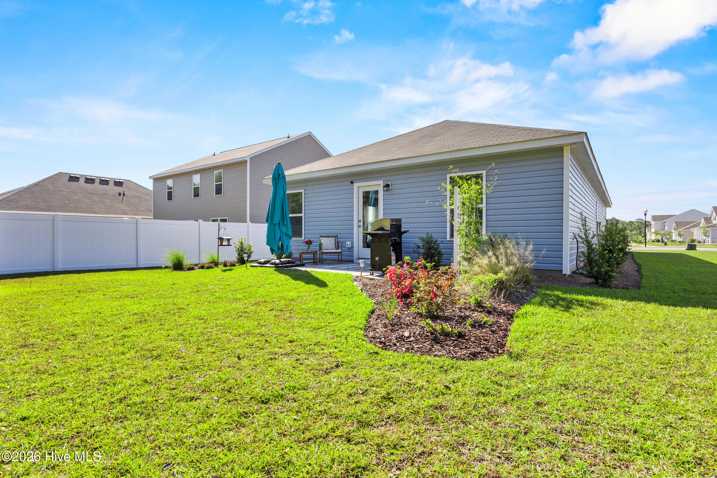 100567643 | Photo 40