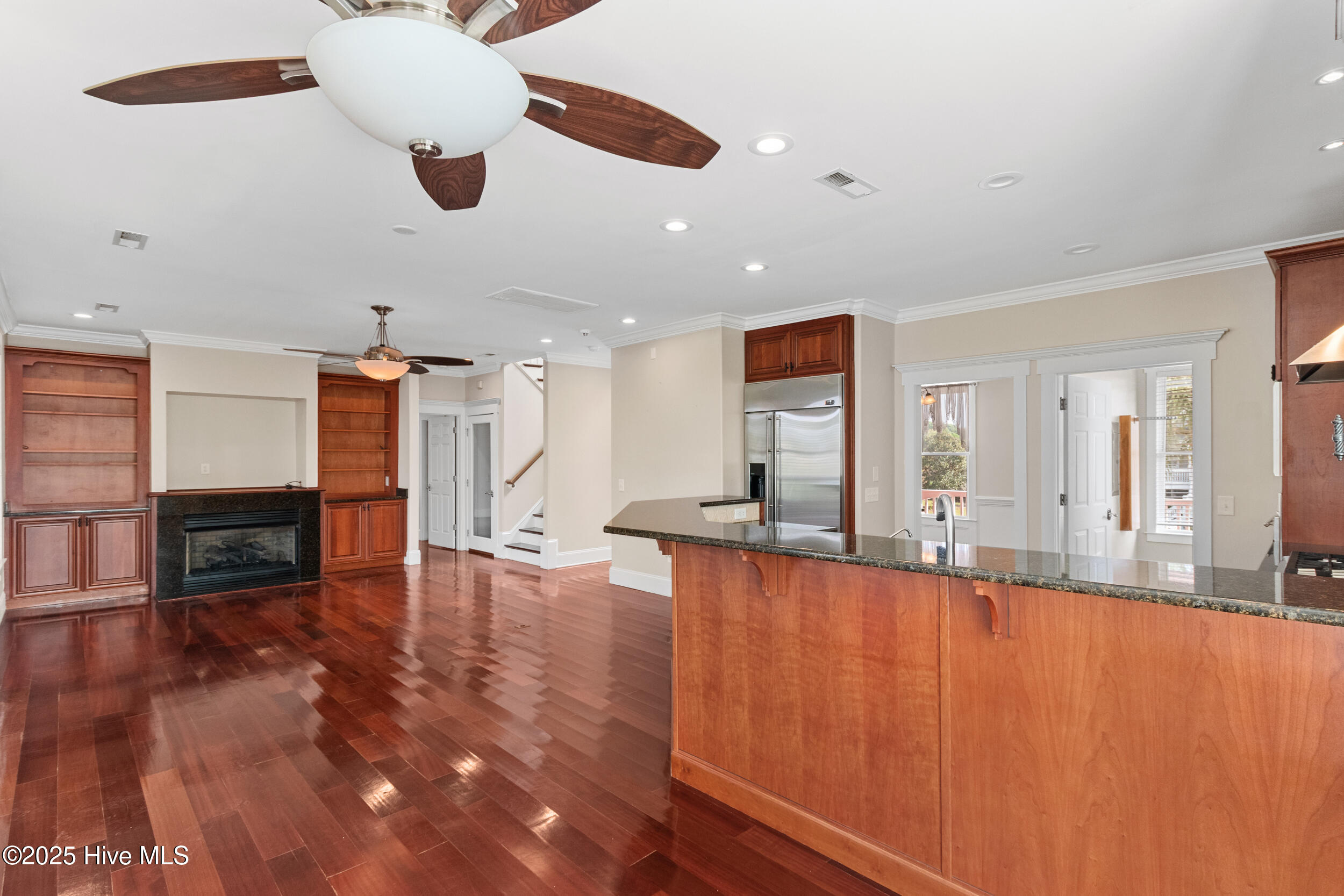 100538767 | Photo 15