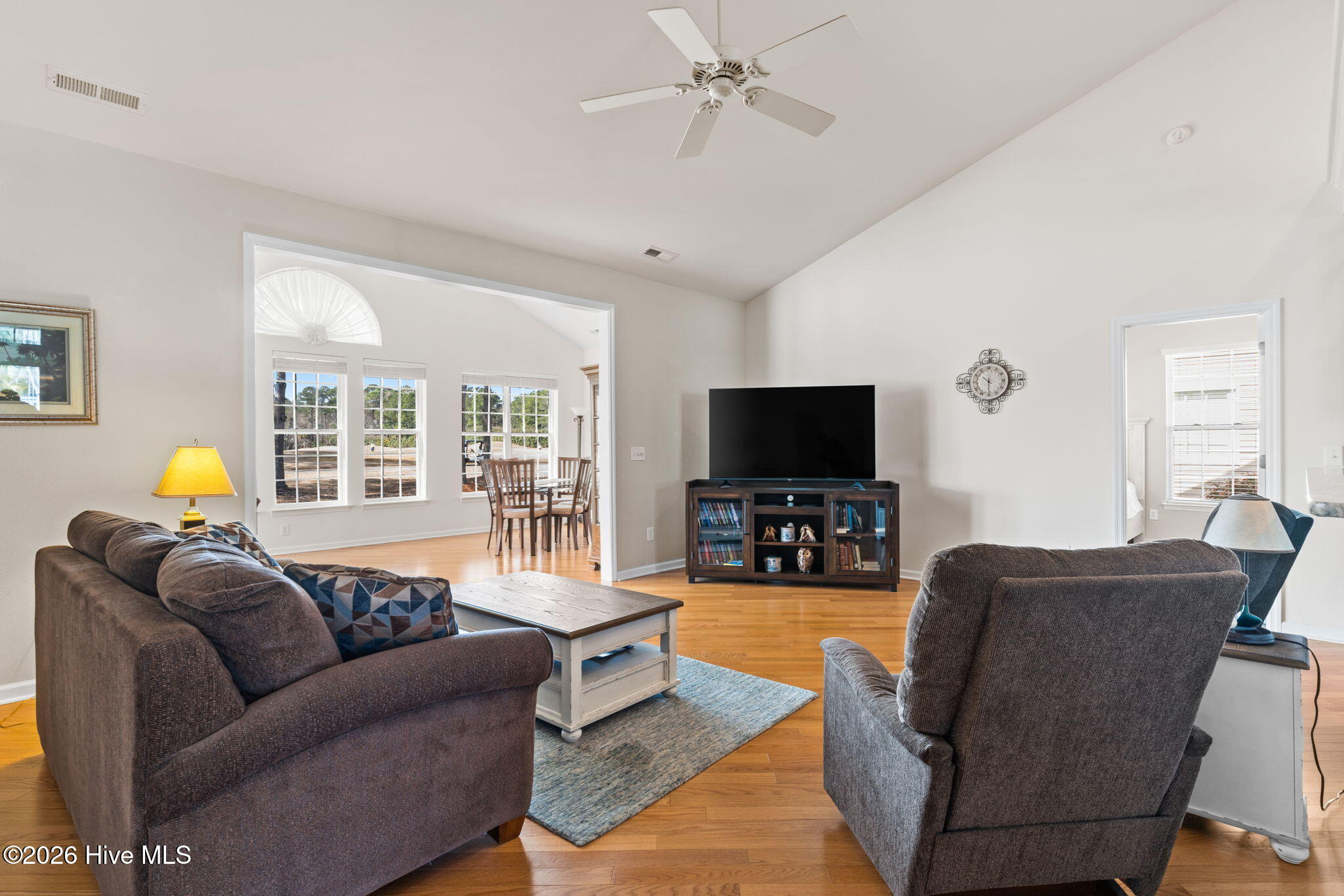 100558650 | Photo 14