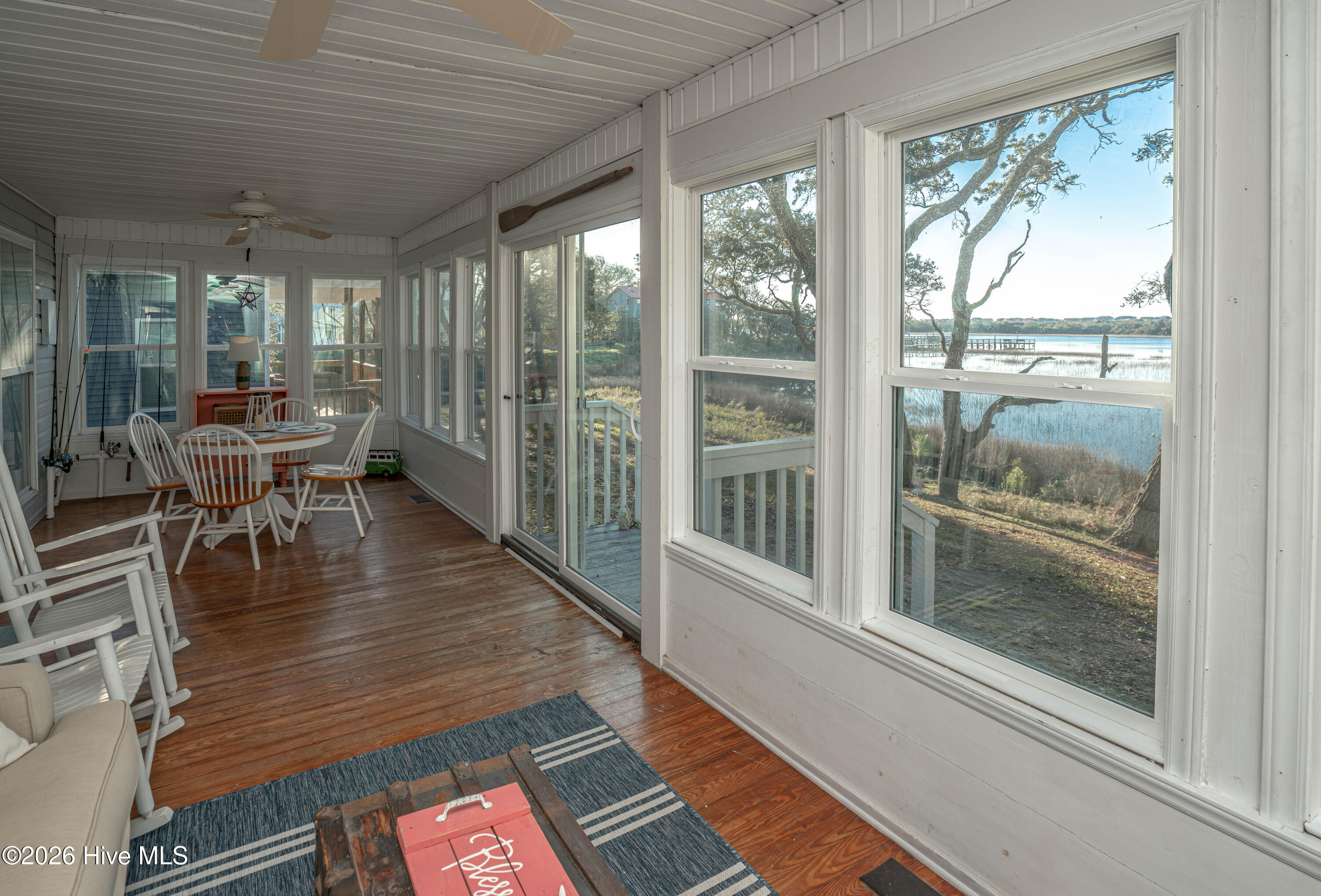 100561840 | Photo 27