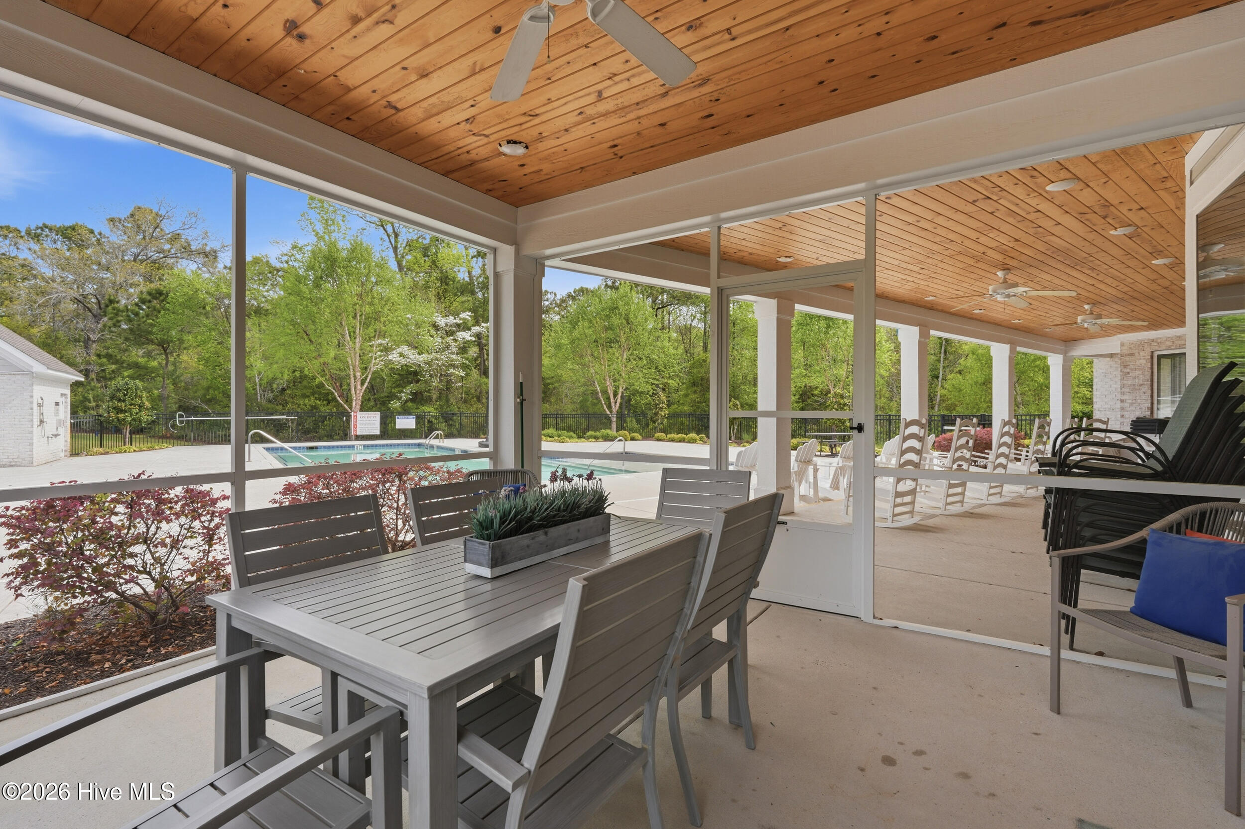 100565388 | Photo 86