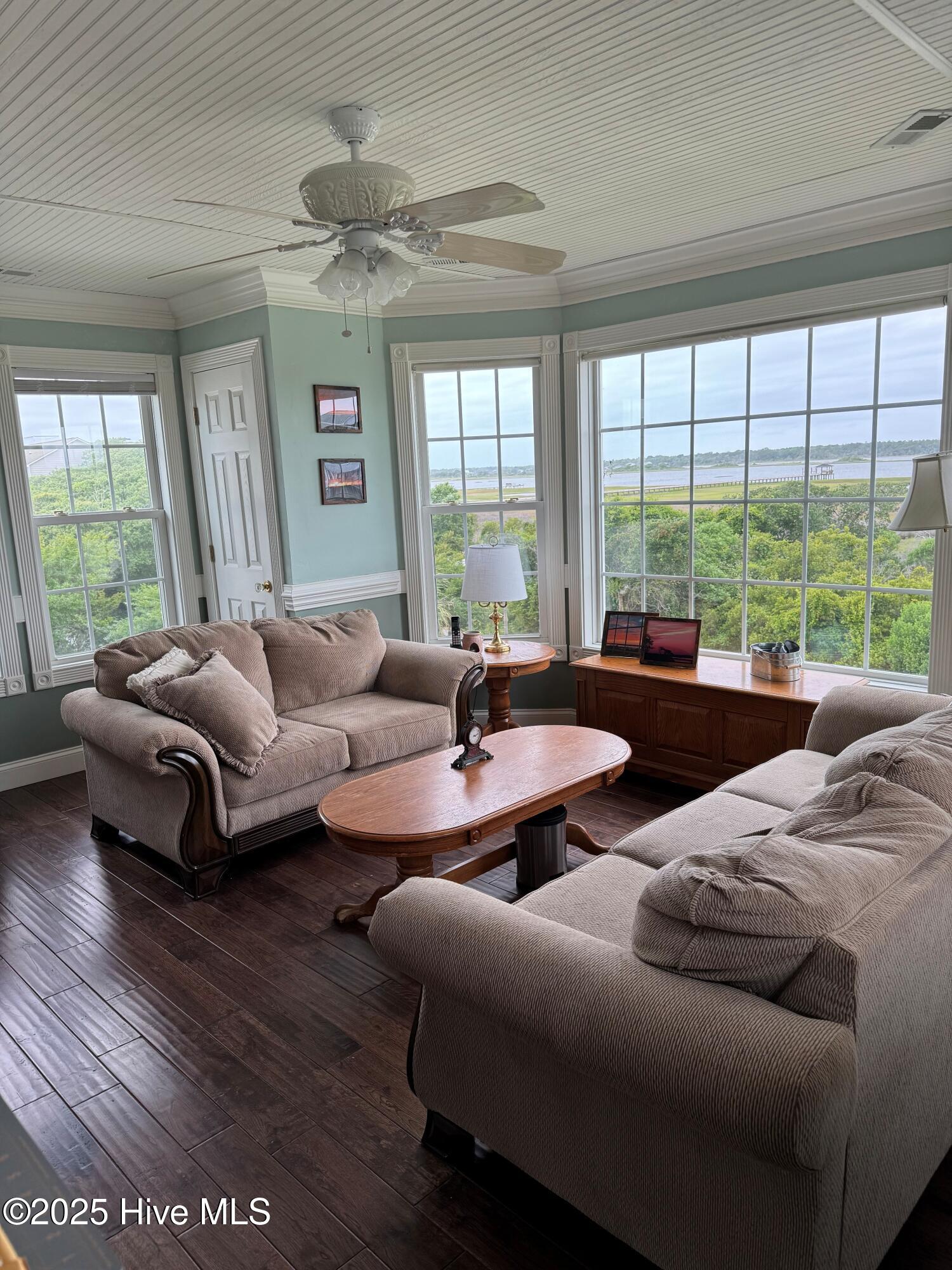 100535600 | Photo 14