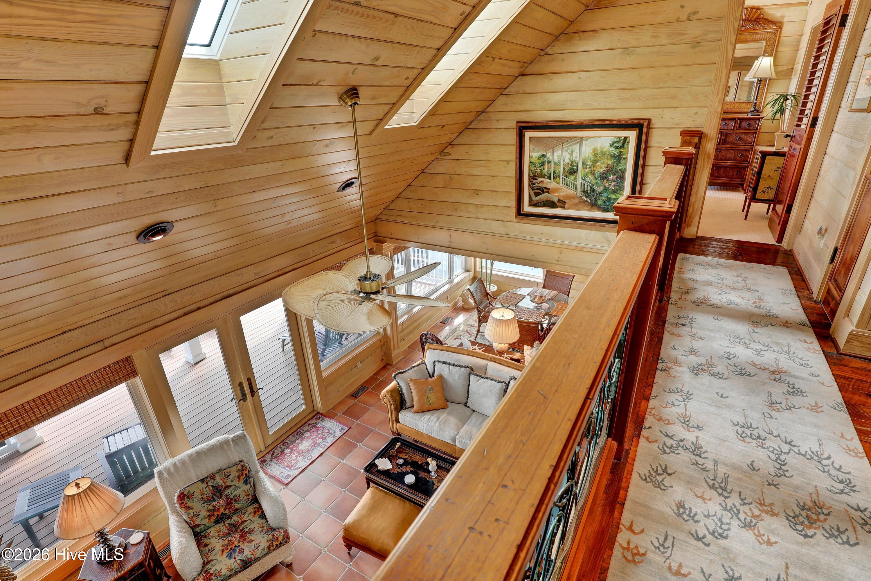 100558553 | Photo 30