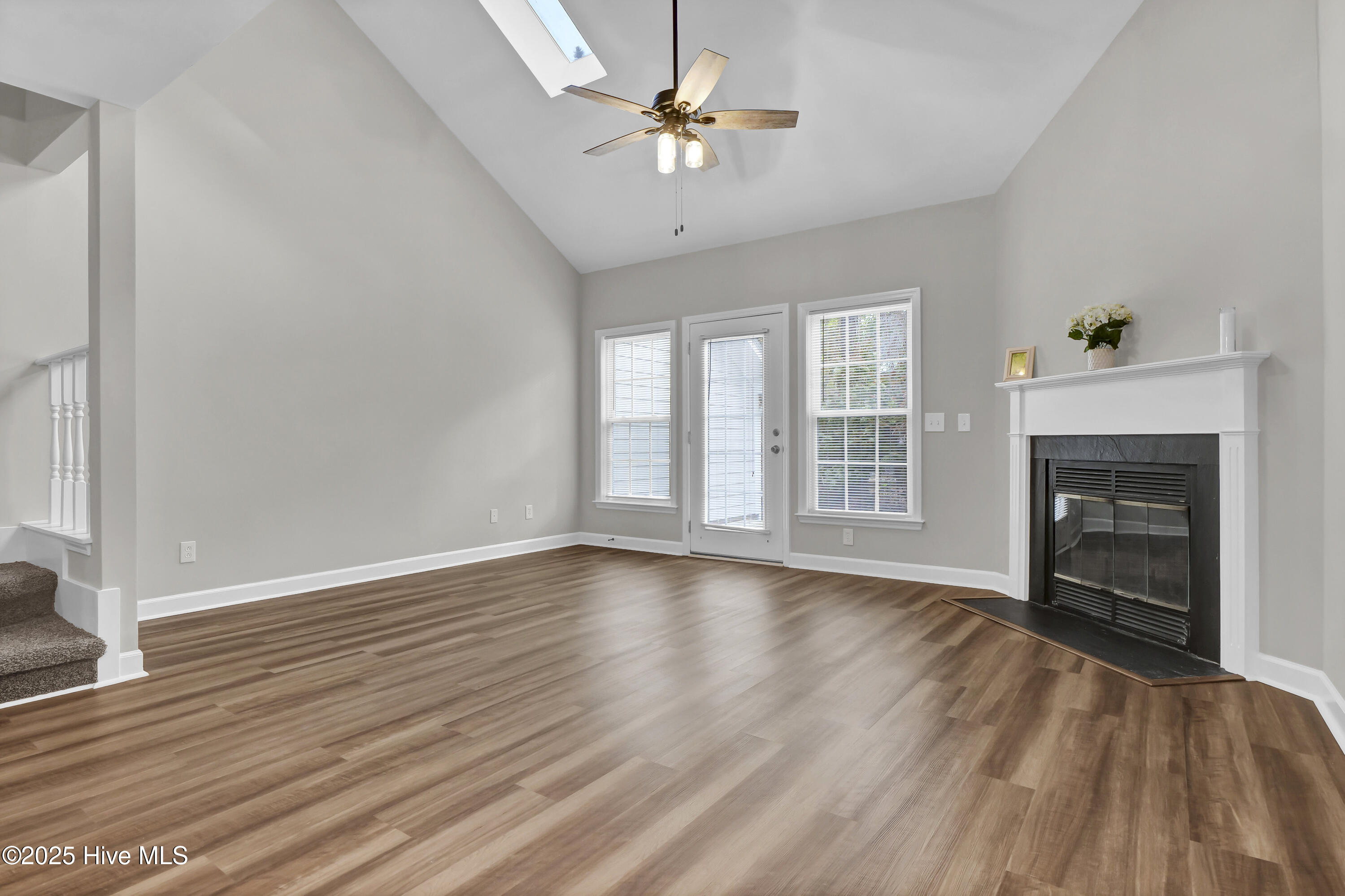 100557867 | Photo 14