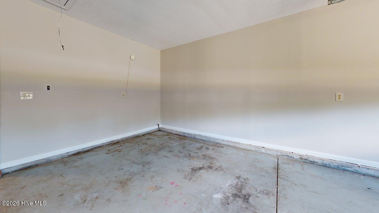 100564739 | Photo 38