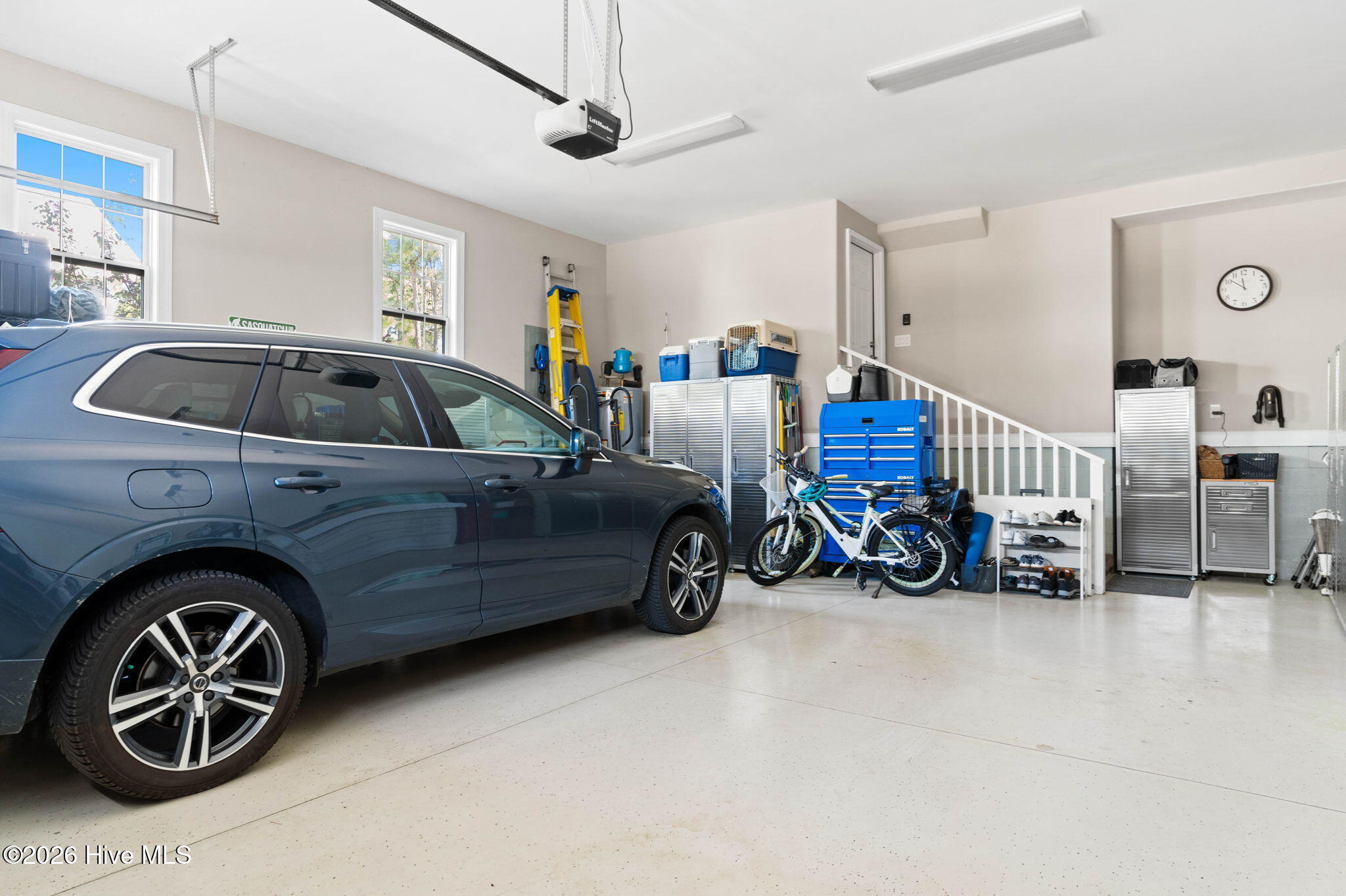 100560981 | Photo 46