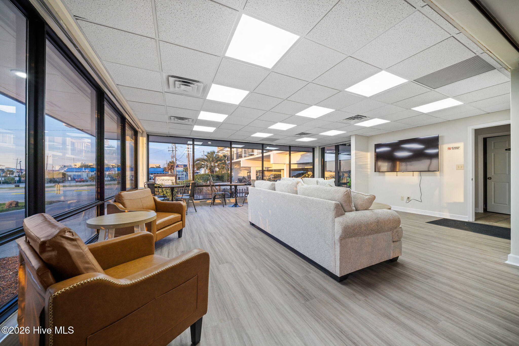 100561772 | Photo 40