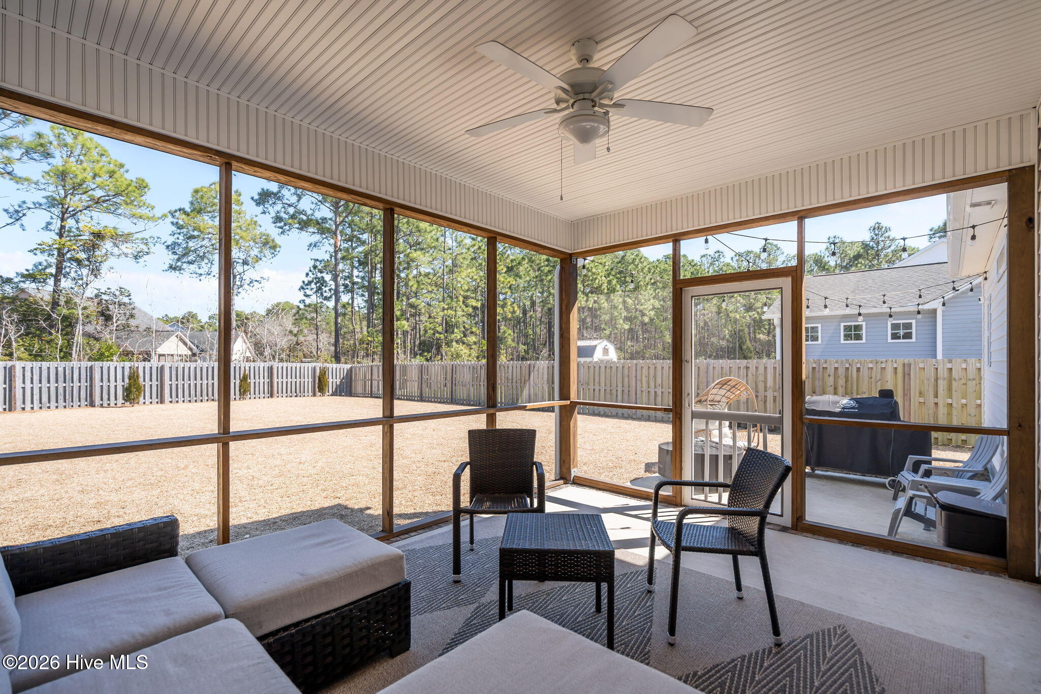 100567141 | Photo 32