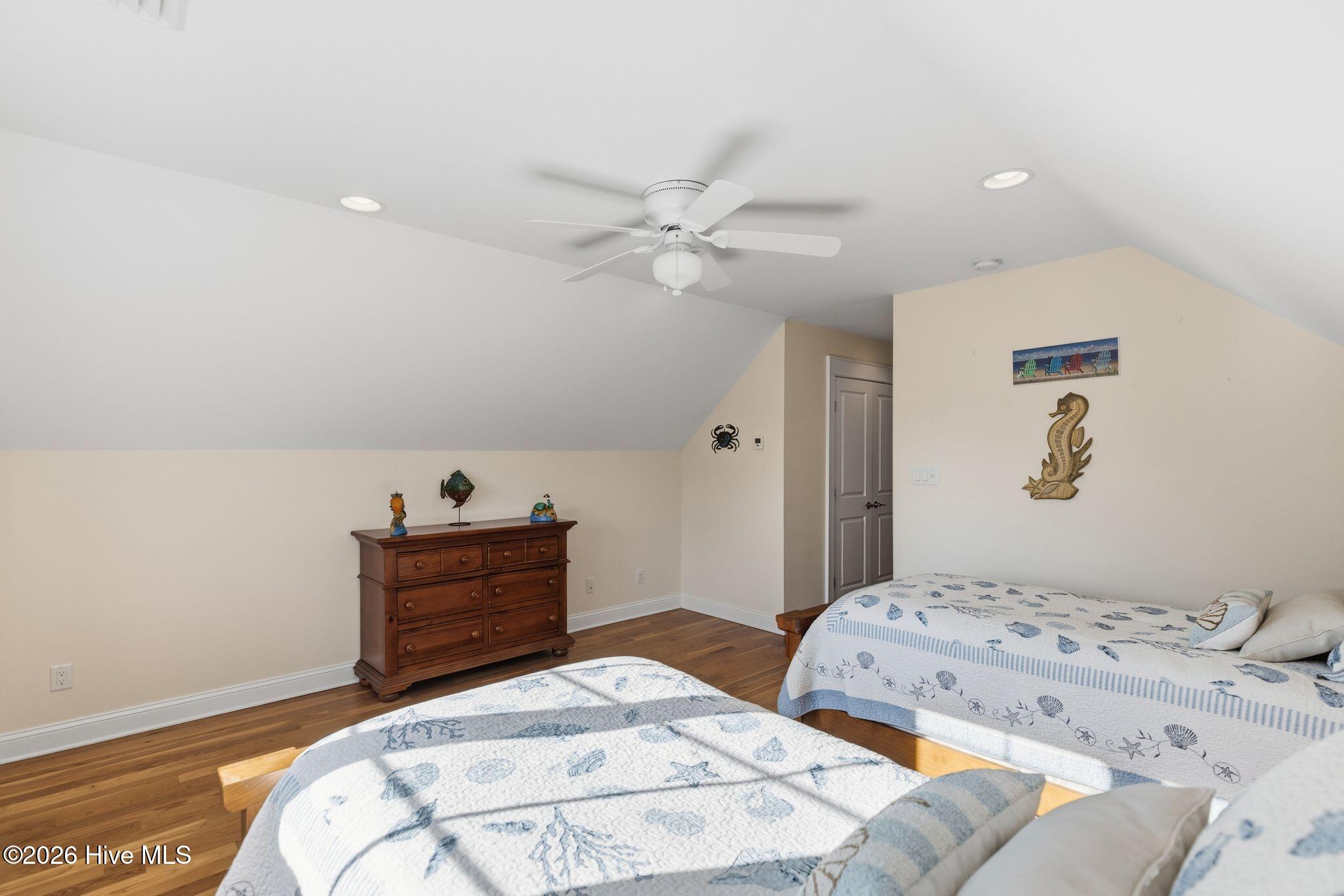 100553774 | Photo 60