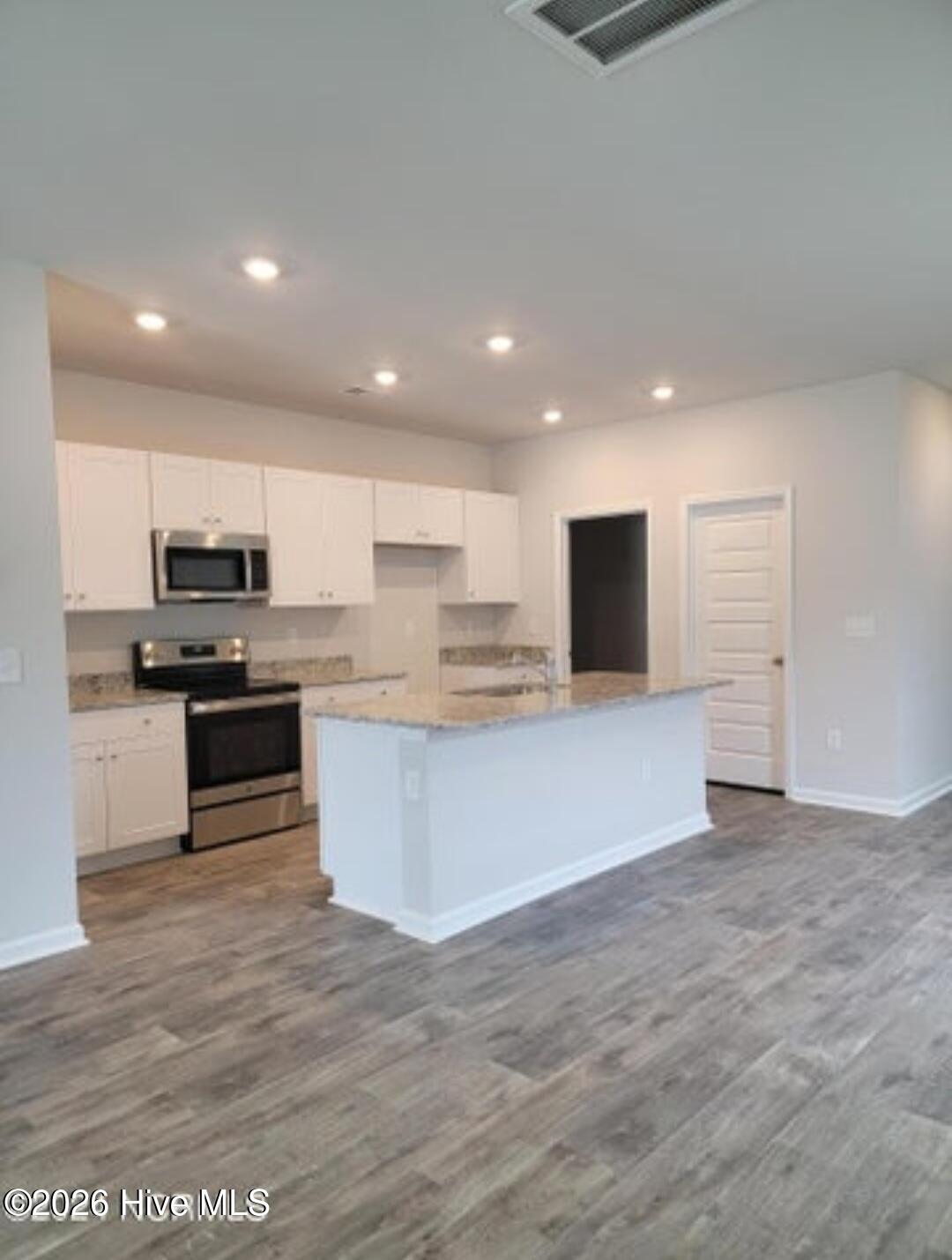 100564971 | Photo 13