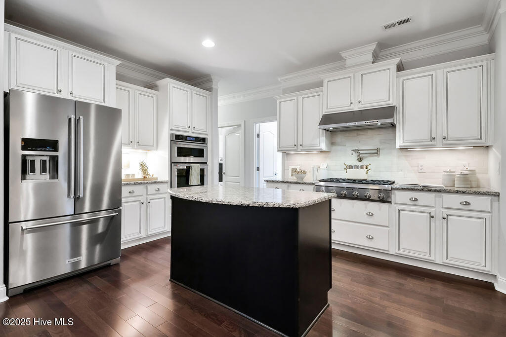 100514876 | Photo 23