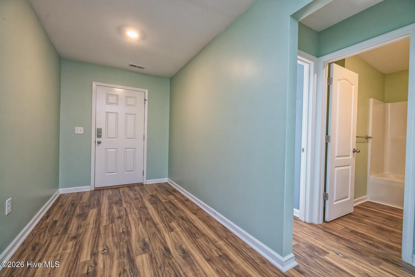 100558342 | Photo 12