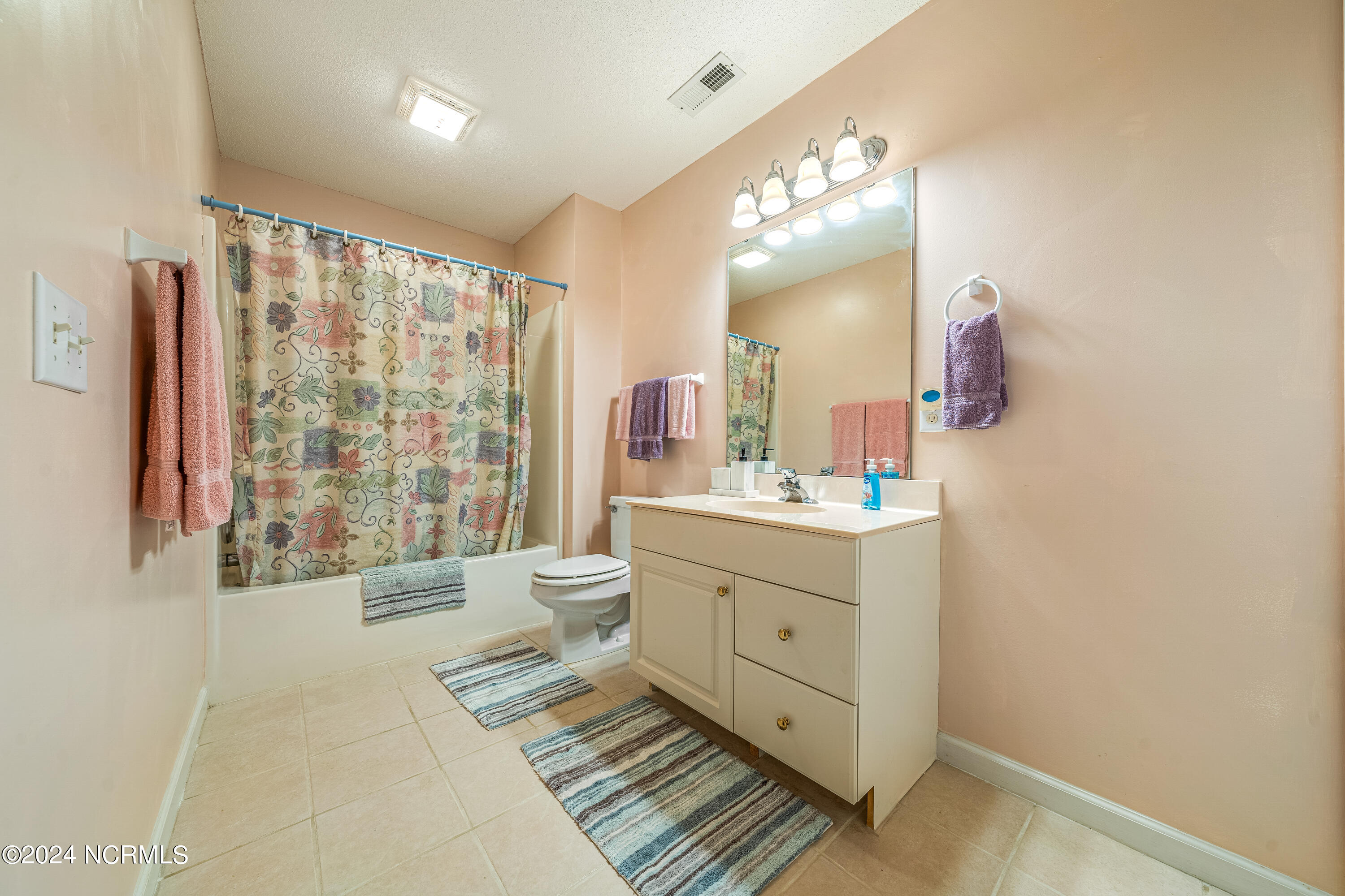 100534045 | Photo 26