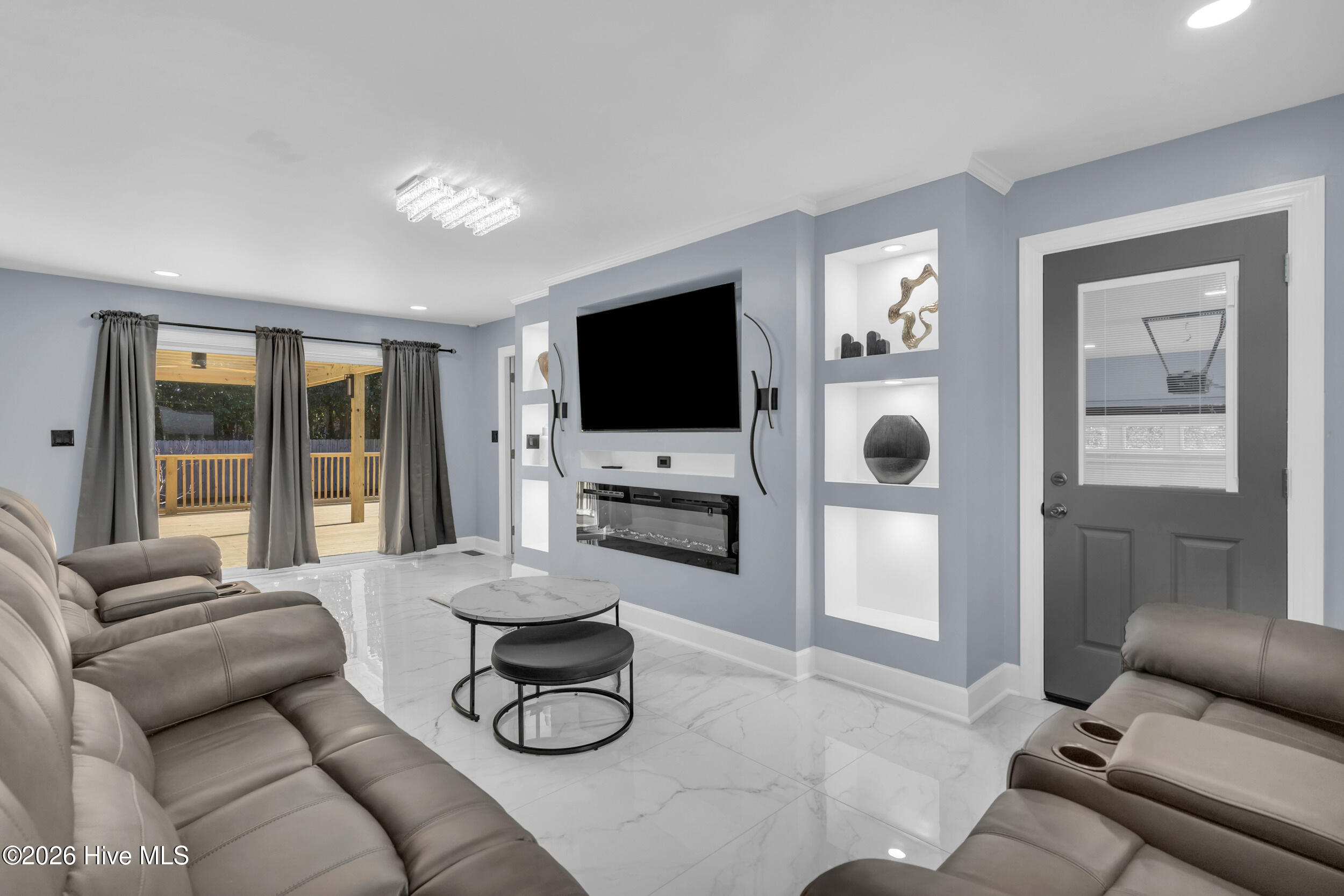 100548646 | Photo 16