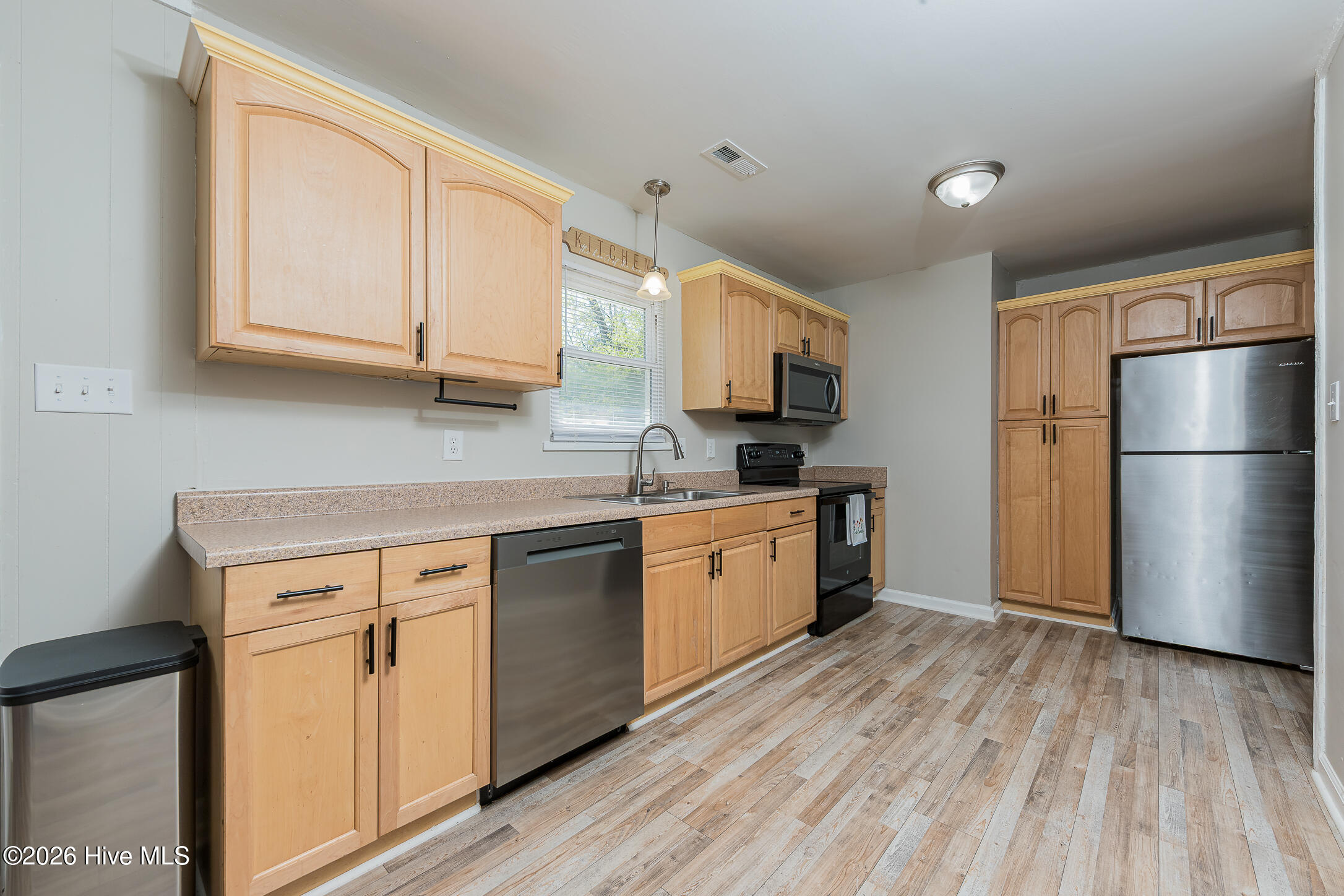 100566387 | Photo 17