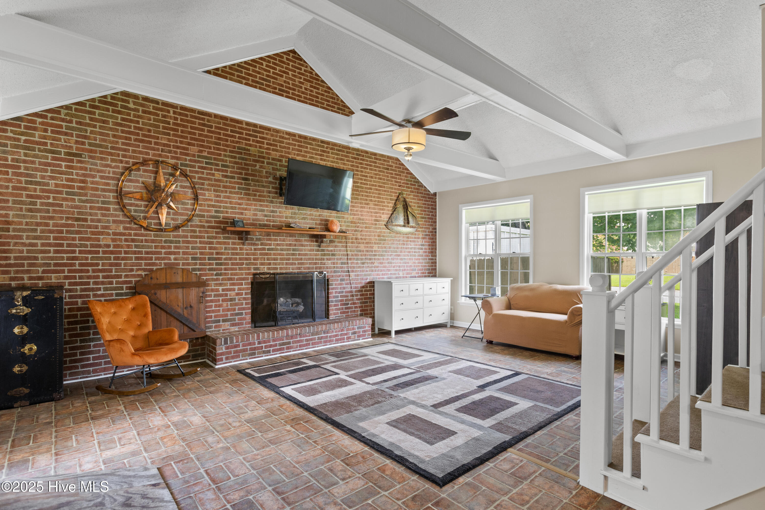 105 University Drive, Jacksonville, NC 28546 – photo 14: Great Room