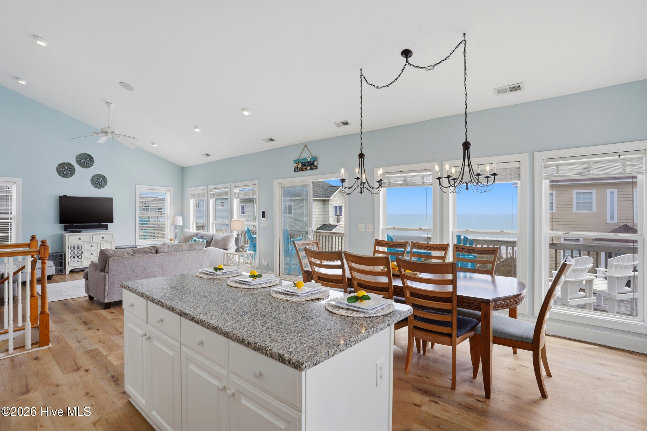 100566063 | Photo 15