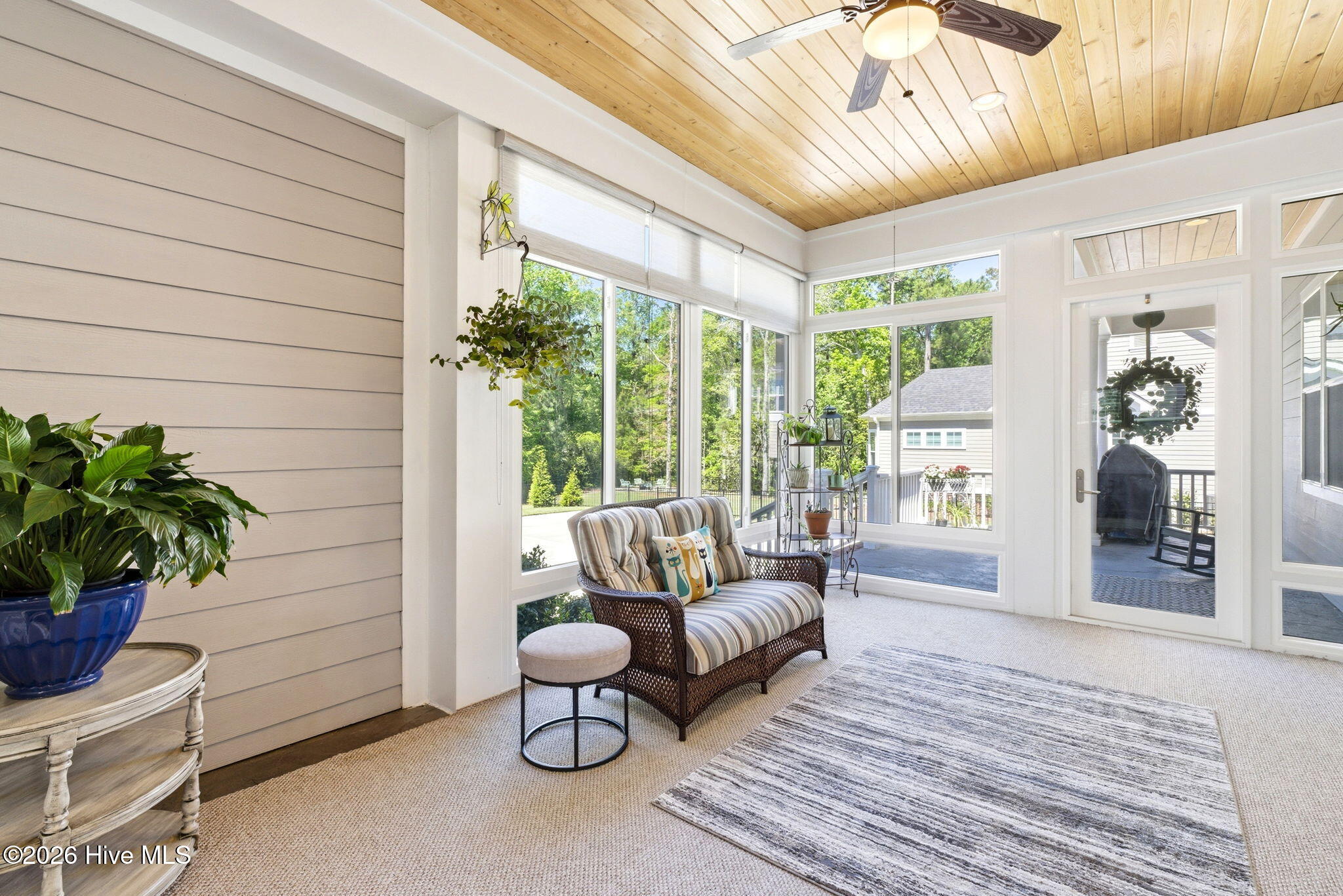 100566822 | Photo 24