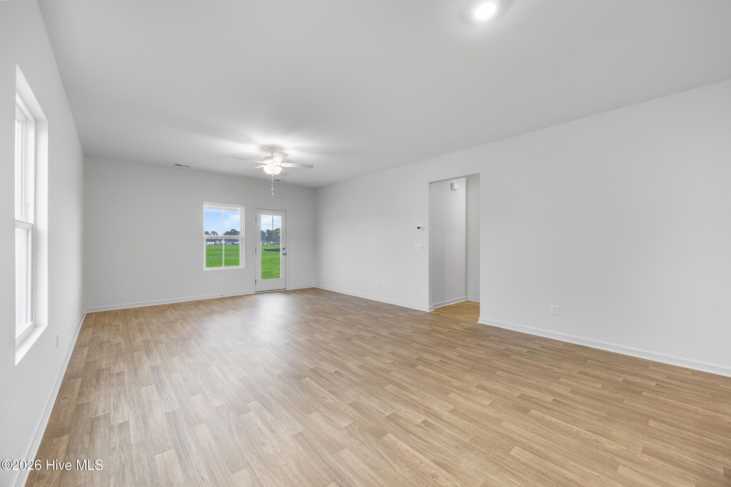 100546930 | Photo 14