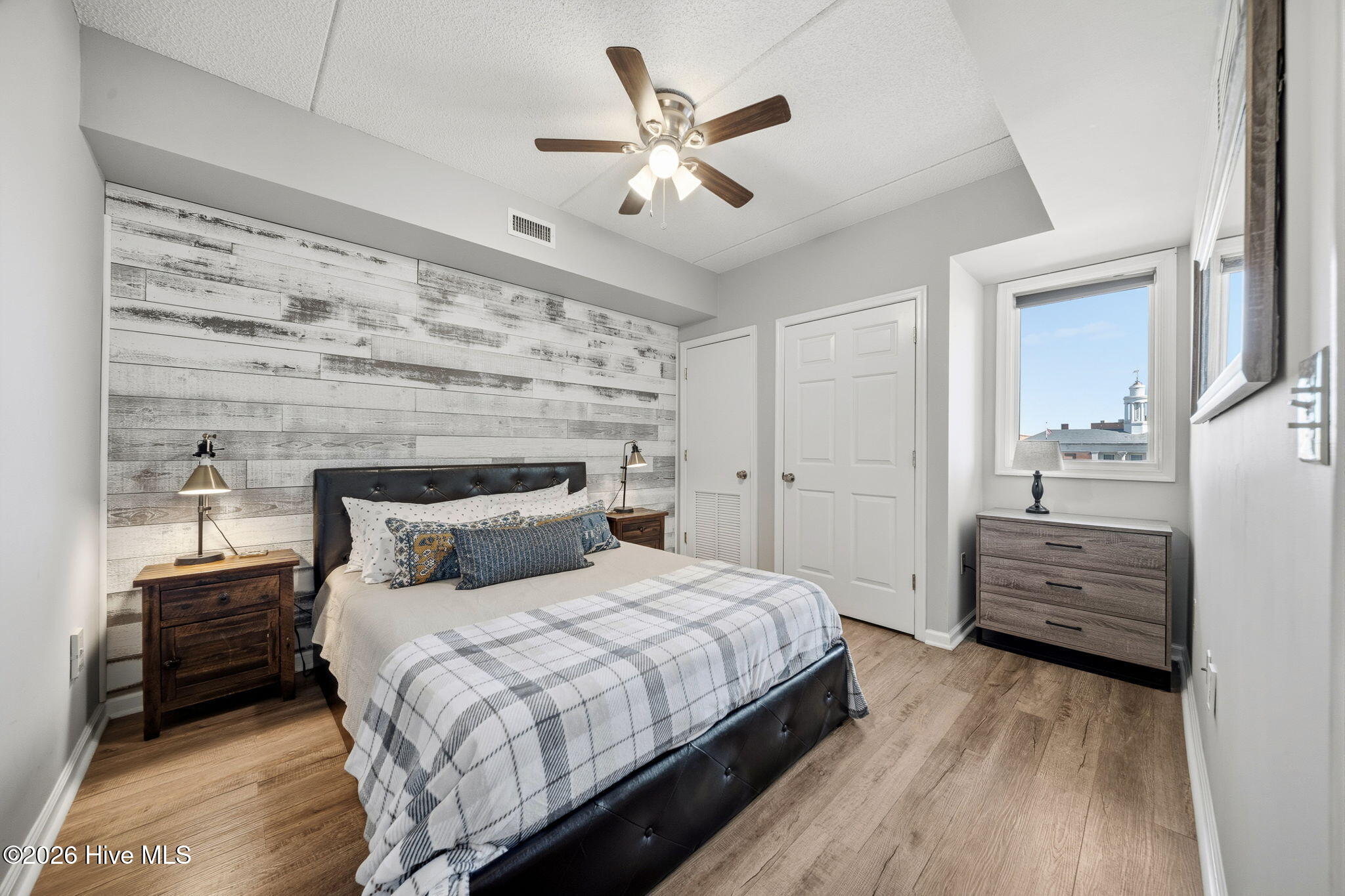 100557626 | Photo 16