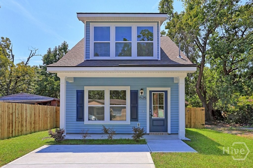 Photo 1 of Single family home for sale at 1525 New Castle St, Savannah, GA 31415 | MLS# SA360617 | Listing updated on 2026-09-22