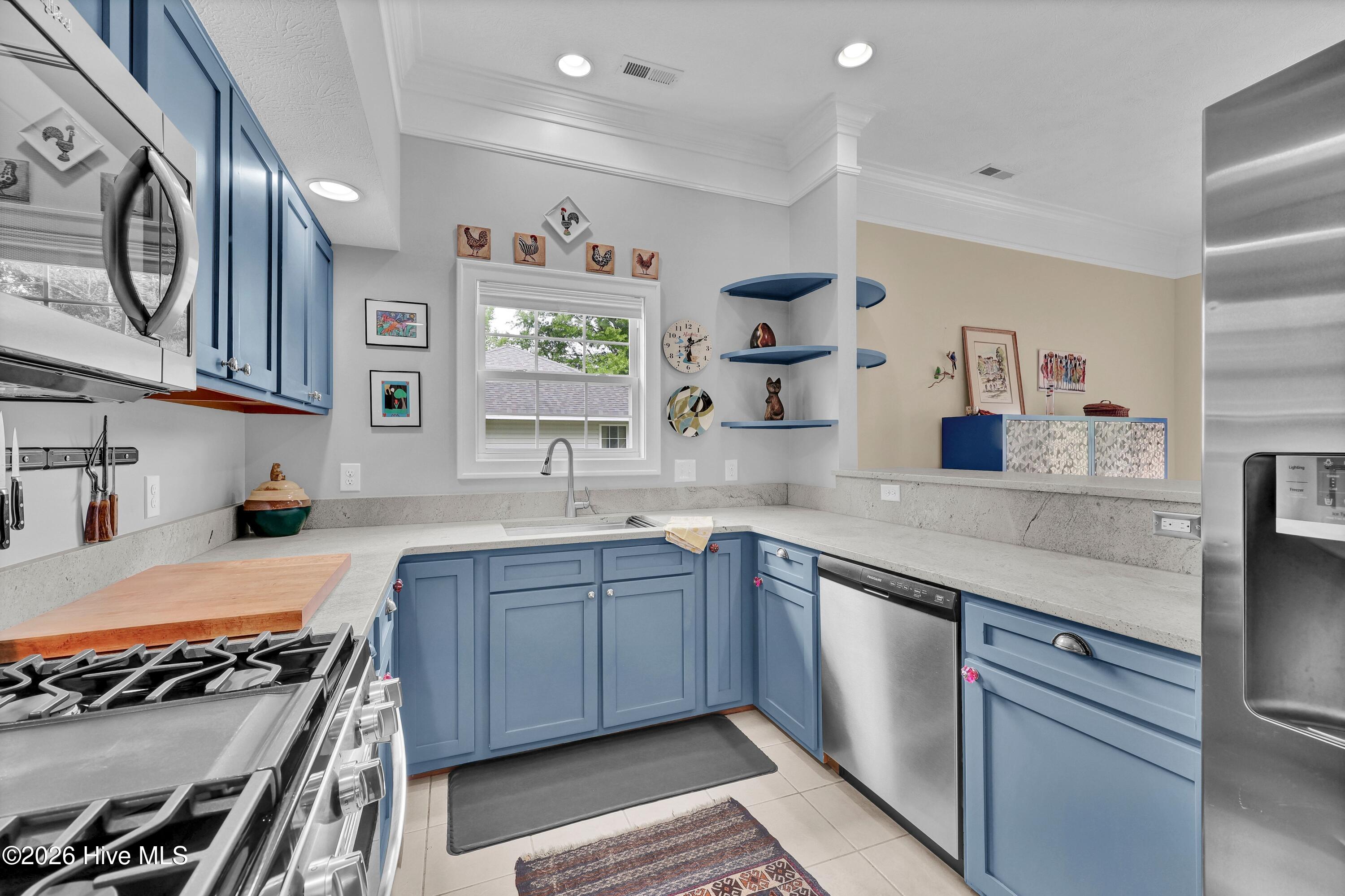 100564769 | Photo 11