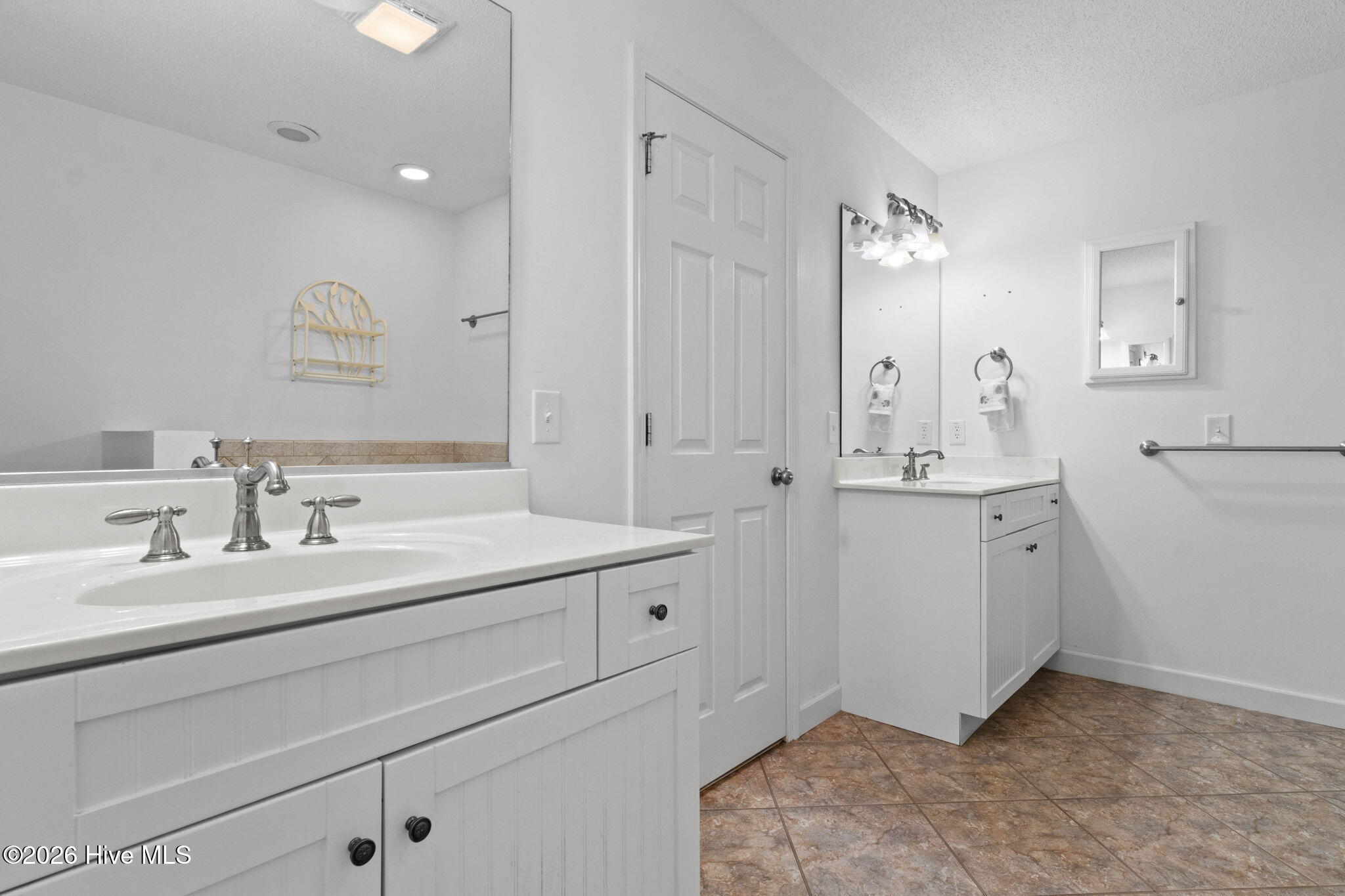 100566520 | Photo 16