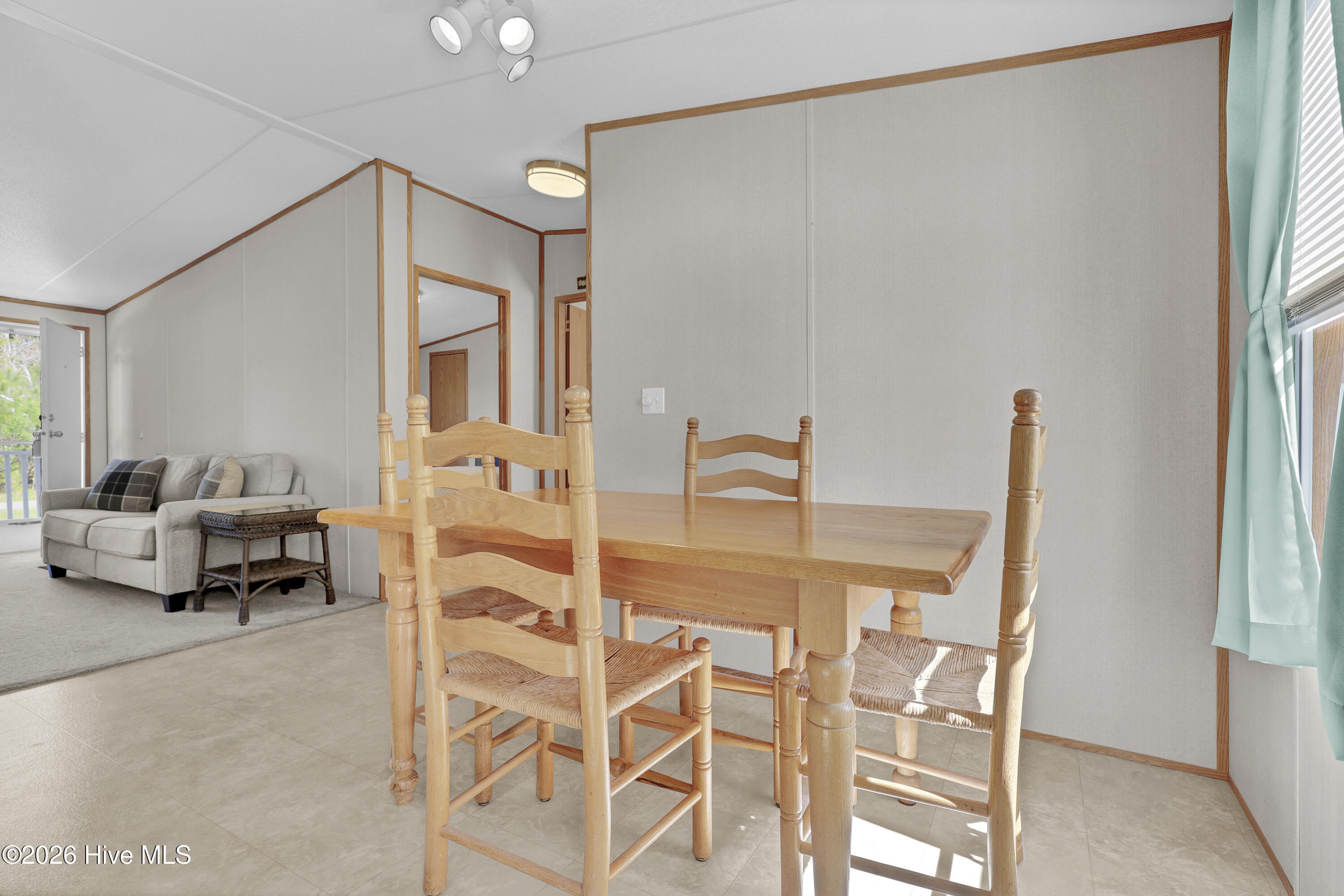 100564318 | Photo 10