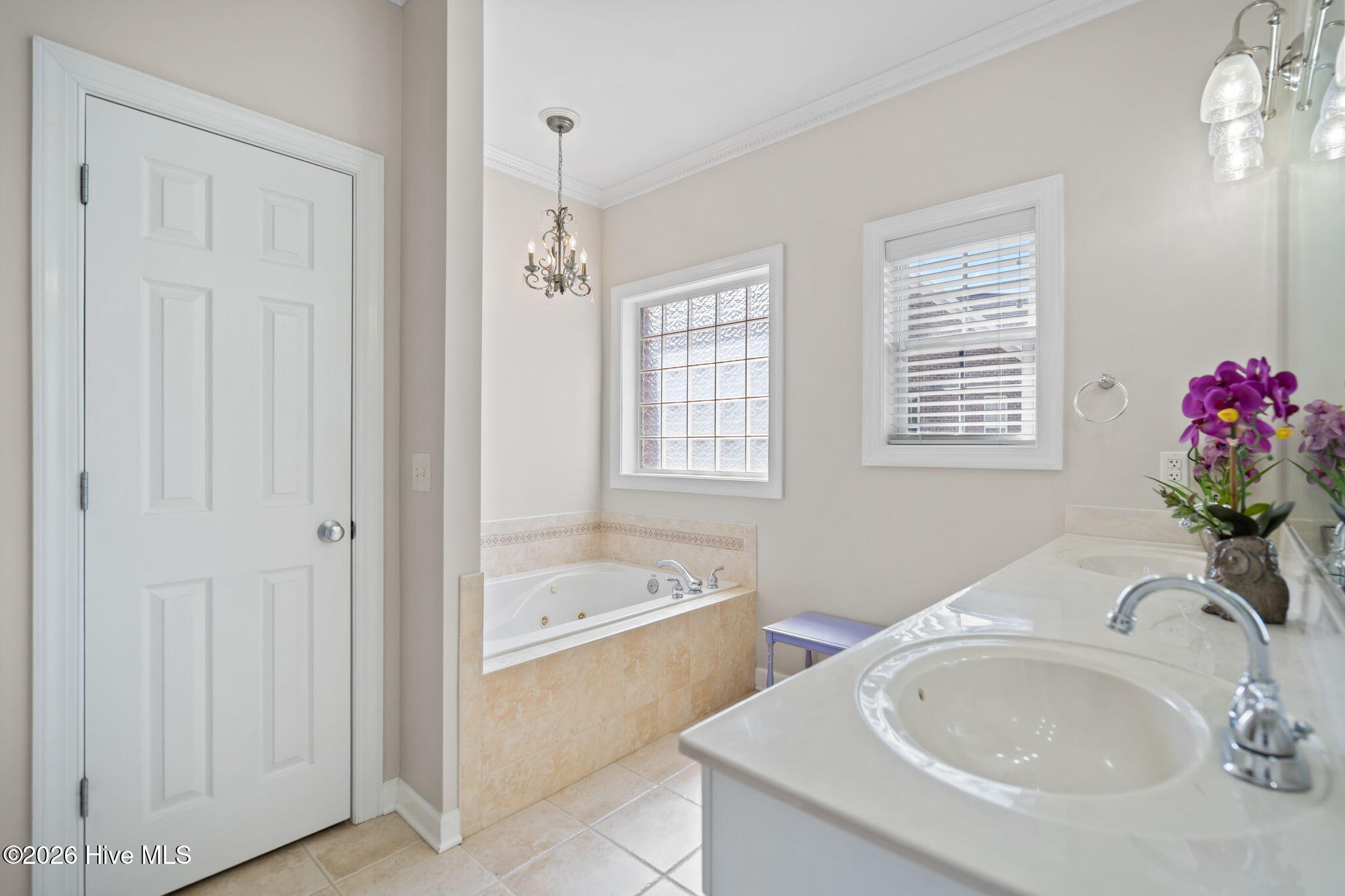 100559700 | Photo 34