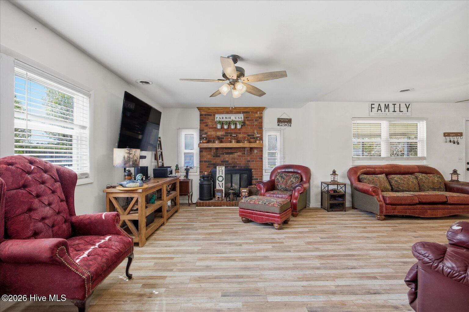 100562707 | Photo 14