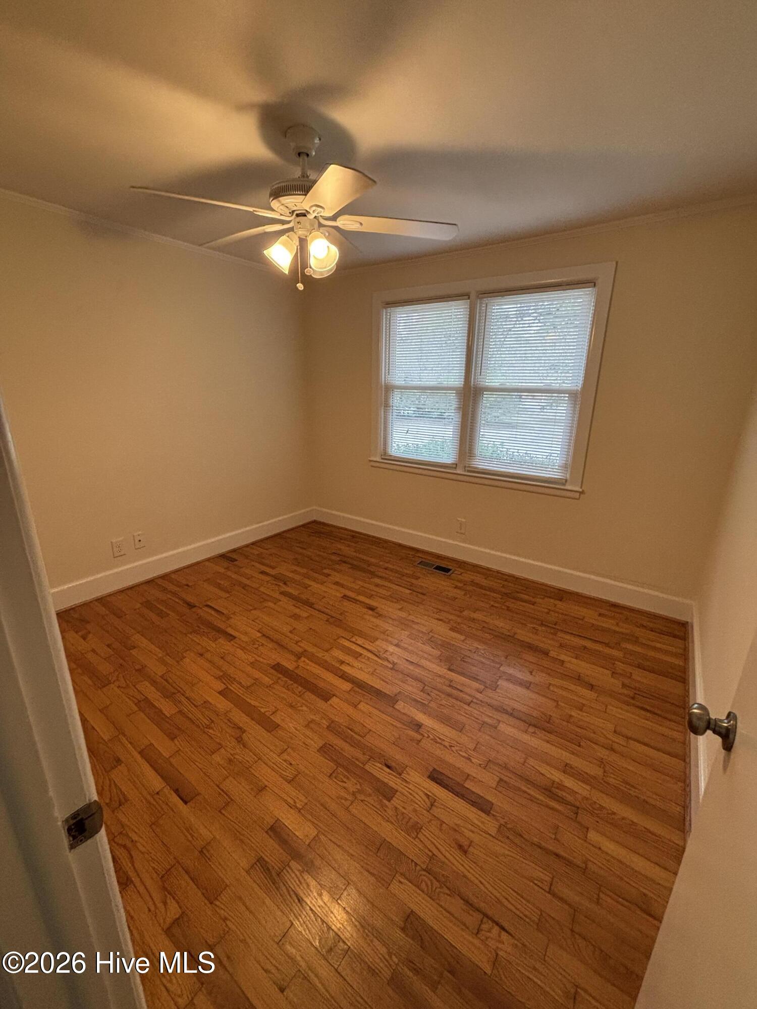 100561004 | Photo 20