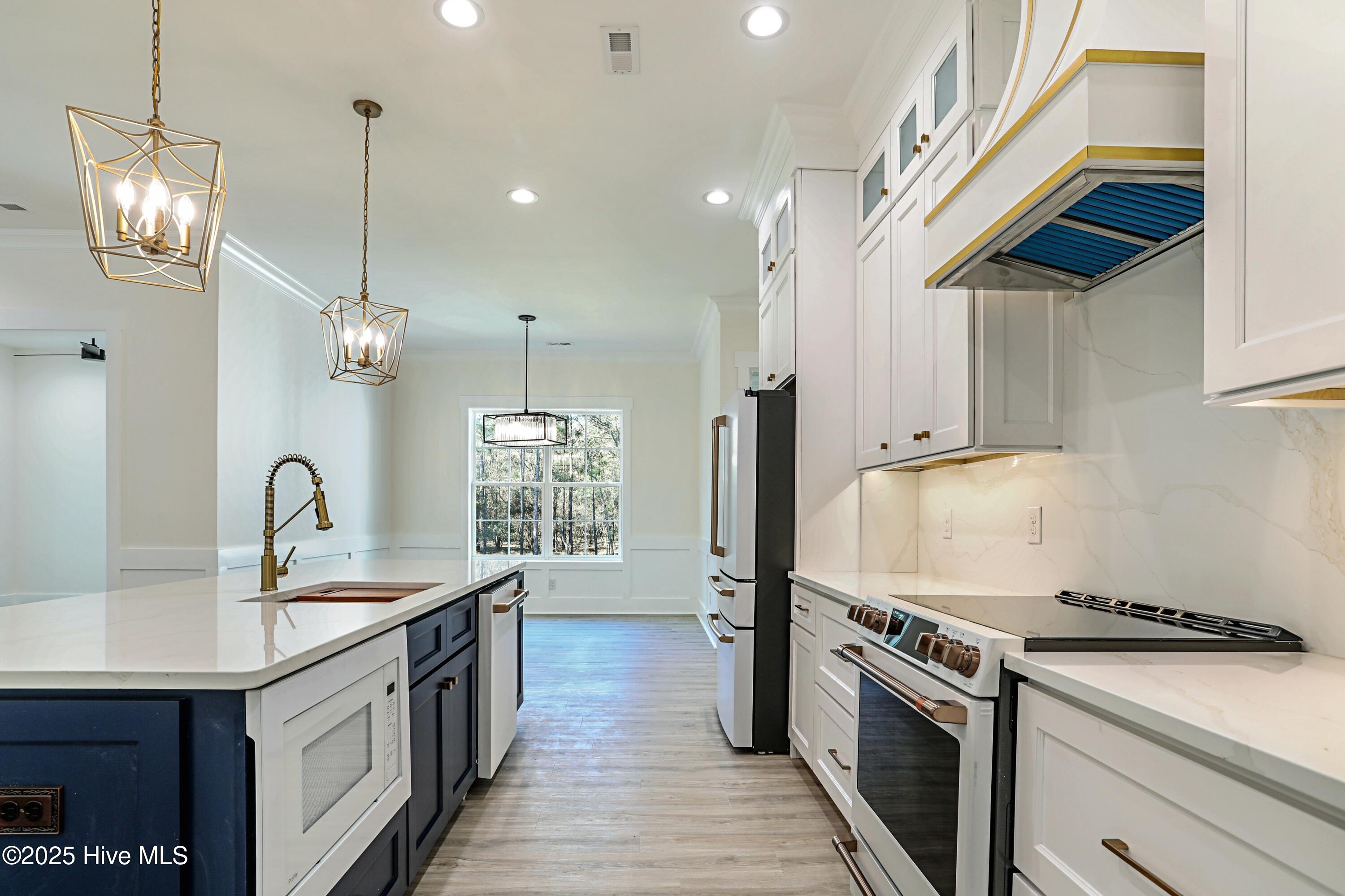 100535738 | Photo 31